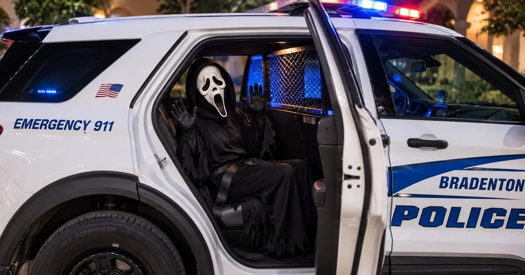 Everyone gets an extra hour this weekend.
Except this guy. His time is up ... again.
 
Here's the part where you "scream" about #DaylightSavingTime in the comments.
#fallback