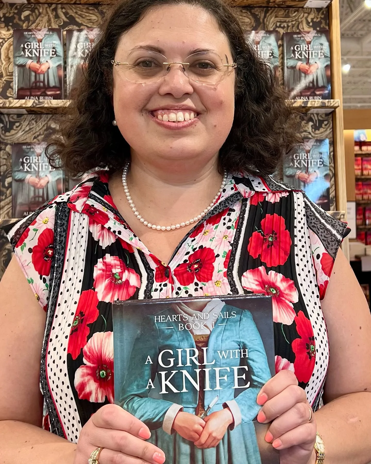 FINALLY.. 🎶WE meet📚 I 🩷ed ALL the books in this series.. and after meeting in person I now understand WHY👌🏻... TY to @danradovich  for listening to my suggestion to bring Alina here. Put on your 📚TBR today‼️‼️#lovethisbookstore❤️