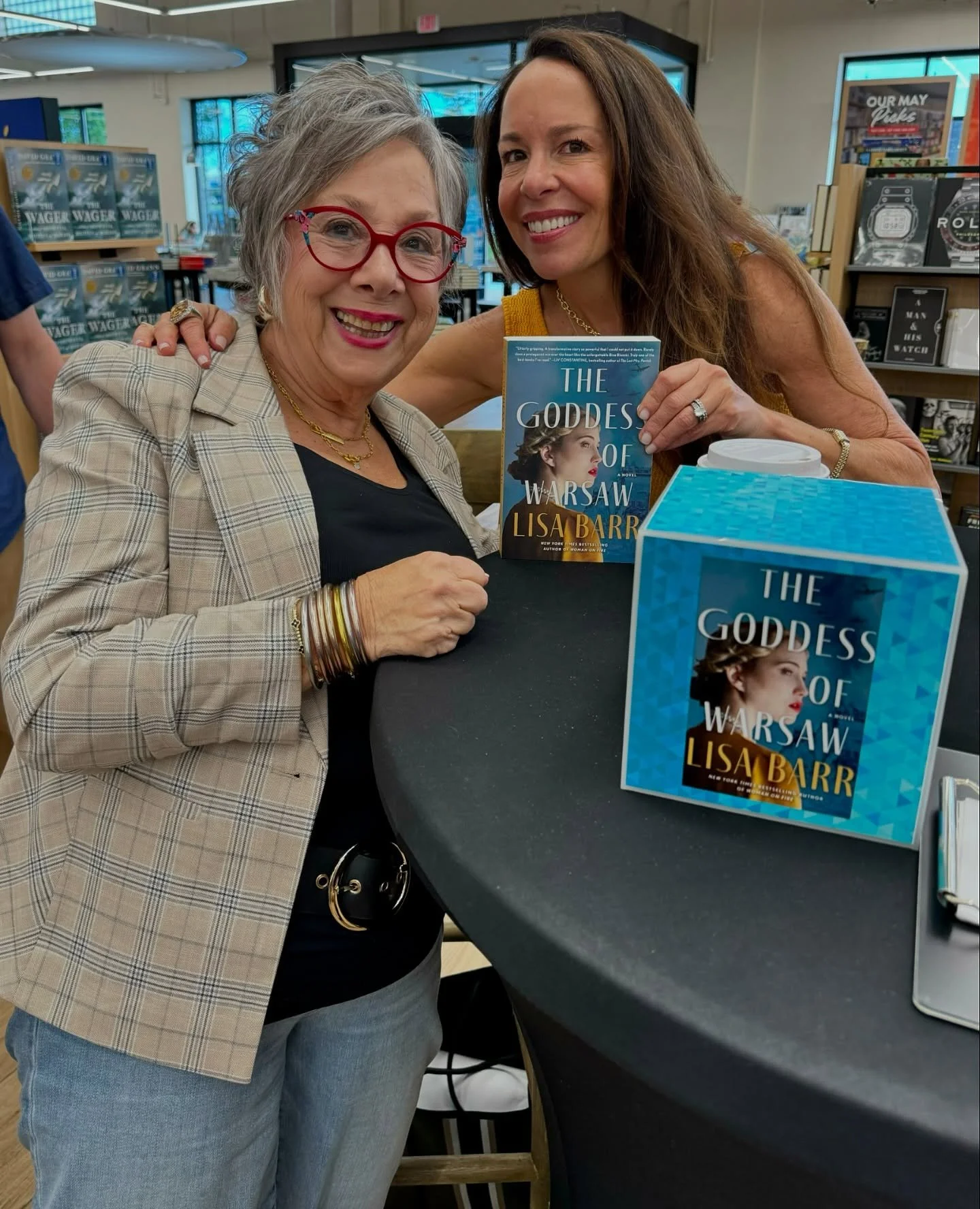 ‼️O‼️ 🎊What a wonderful night🎊 Launch night for #goddessofwarsaw was AMAZING. As @goodbookfairy asked her always fun and inspiring questions #goddessofwarsaw came to life in different ways for all us attendees. TY to @bnmellodyfarm  and especially 