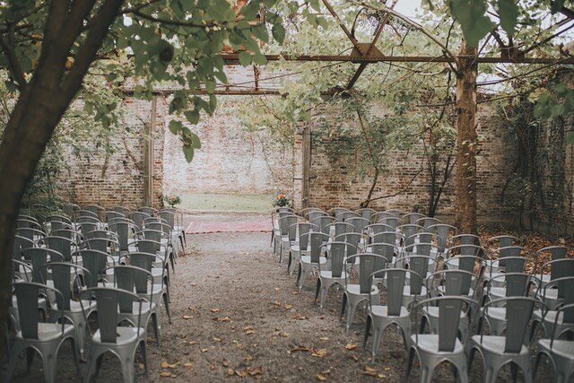 A serene moment before Chloe and Jared&rsquo;s @industrialgardennola wedding caught by photographer @loveisradco. Event planning by the incredible @thesmallerorchid 
#neworleansweddings #industrialgardennola #secretgarden #nolawedding #uniqueweddings