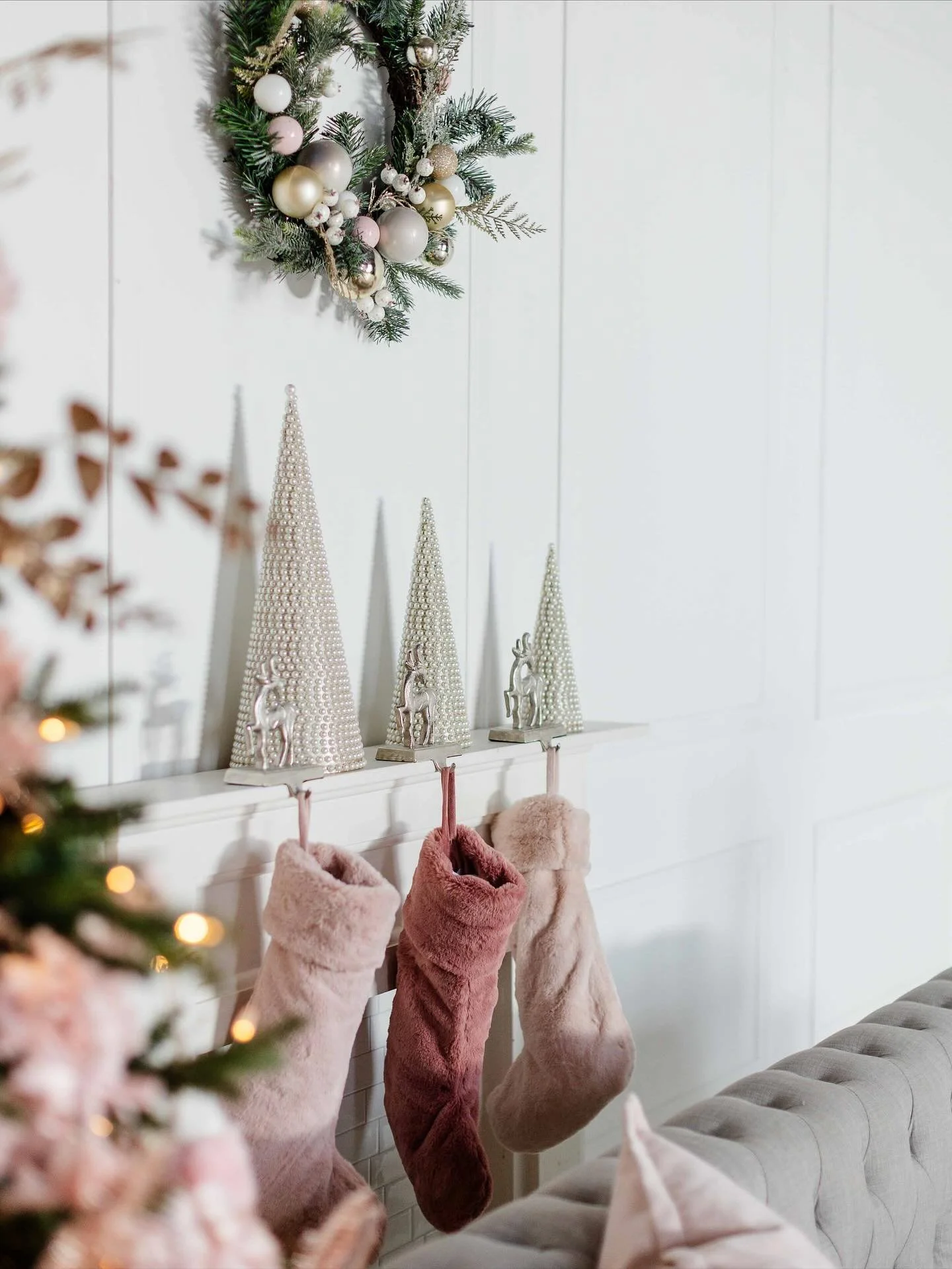 Some pretty little details from our girly pink set up!
This is one out of 4 unique sets! 
Mini Sessions happening November 22nd and 23rd! Booking links in bio!
#christmastree #christmasmagic #christmasdecor #christmasphotoshoot #familyphotoshoot