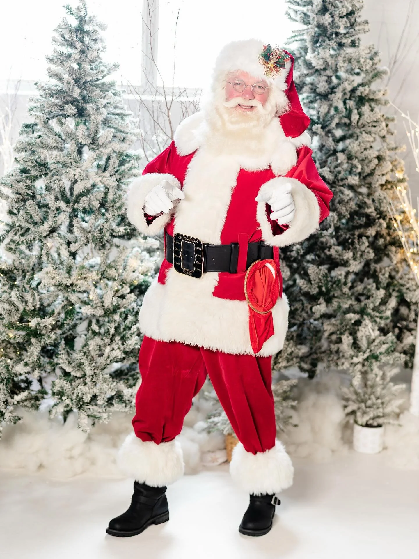 Santa sessions are almost all filled up for the Manhattan studio on November 22nd! Be sure to book your spot before they are all gone!
#santa #santaphotoshoot #photoswithsanta
