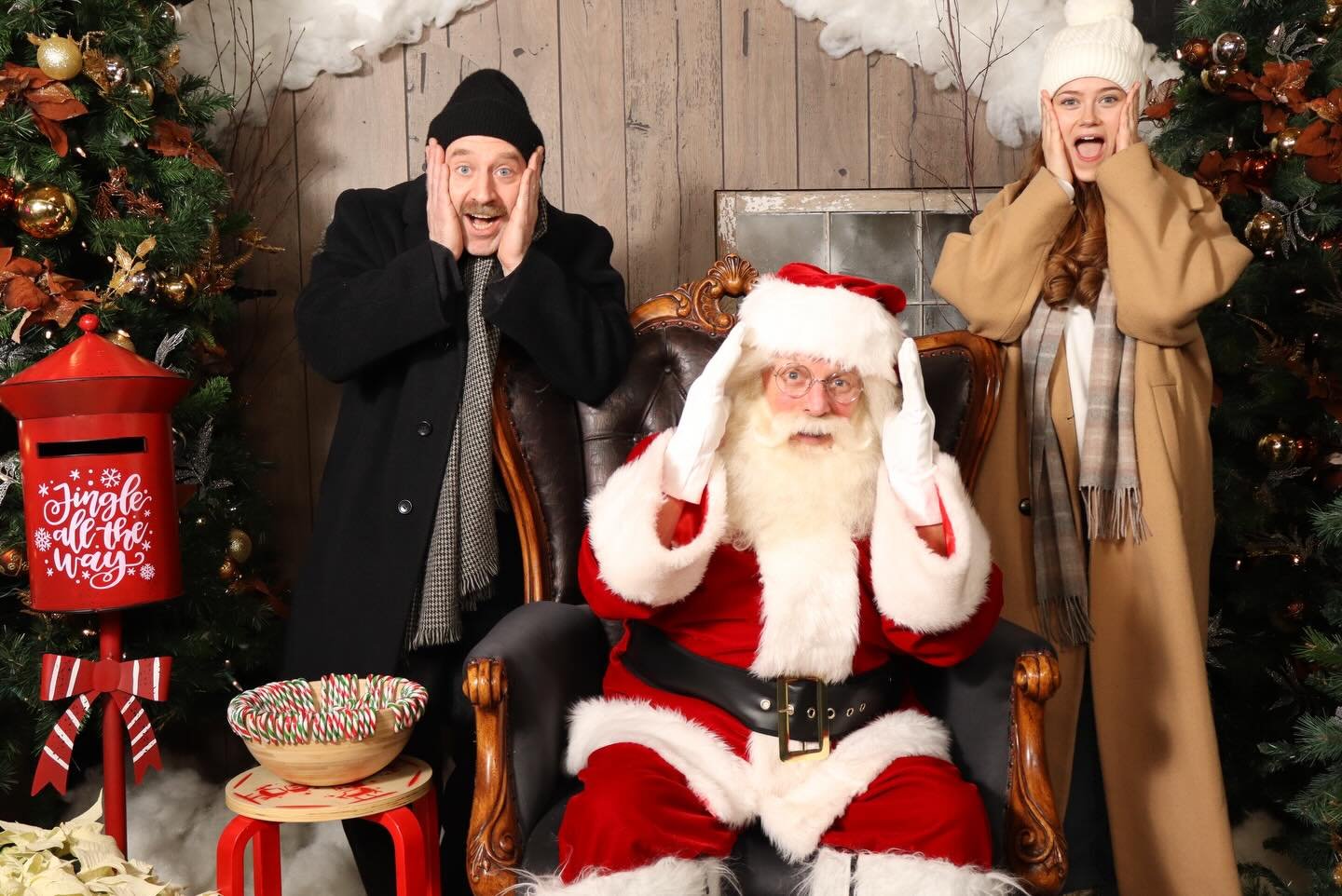 Come check us out and get a FREE digital image with Santa at the Forks! We will be there today until 8pm, returning tomorrow 12-8pm and the 19-23rd , 12-8pm, and the 24th 11-4:00pm!
We look forward to taking some special memories for you! Next to @ca