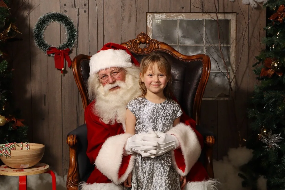 Come get your FREE SANTA PHOTO at the @johnstonterminalwinnipeg next to @cartizan_studio December 19-23 from 12-8pm, and December 24th 11:00am-4:00pm, sign up in the link above and select photo services! We can&rsquo;t wait to photograph you!!!!!! #s