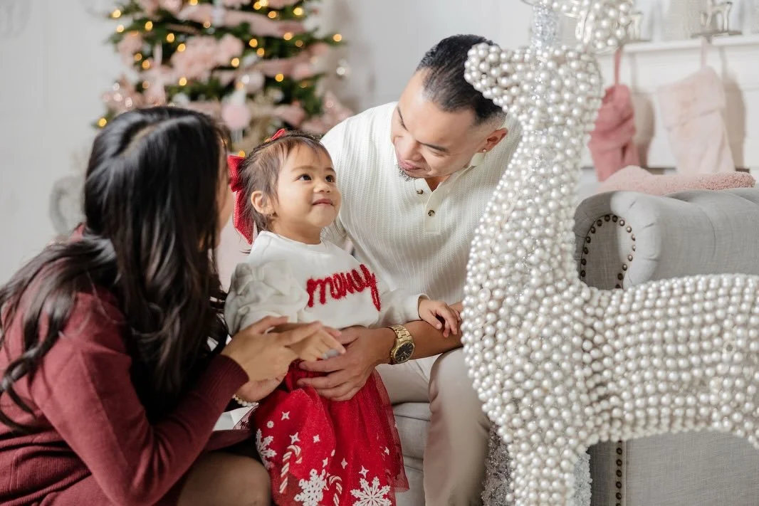 The magic of Christmas @kaarencalitis Man oh man, reflecting on 2025, I've been so grateful to capture moments with incredible people! Thanks to each of you for supporting my small business. Here's to a joyous Christmas!
#winnipegphotographer #christ