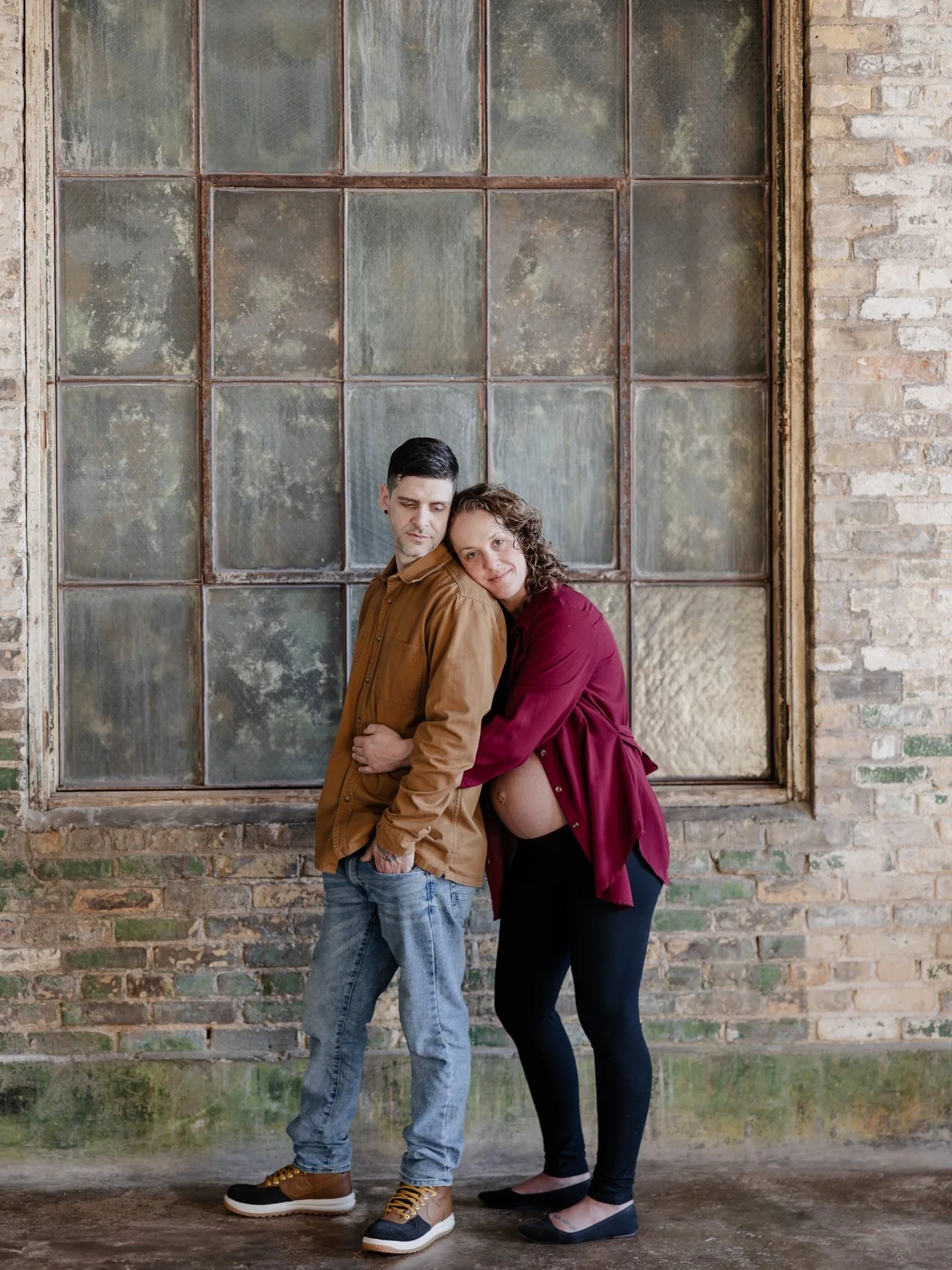 Cozy, warm vibes is the urban studio for this maternity shoot with Emily and Steven. #winnipegphotographystudio