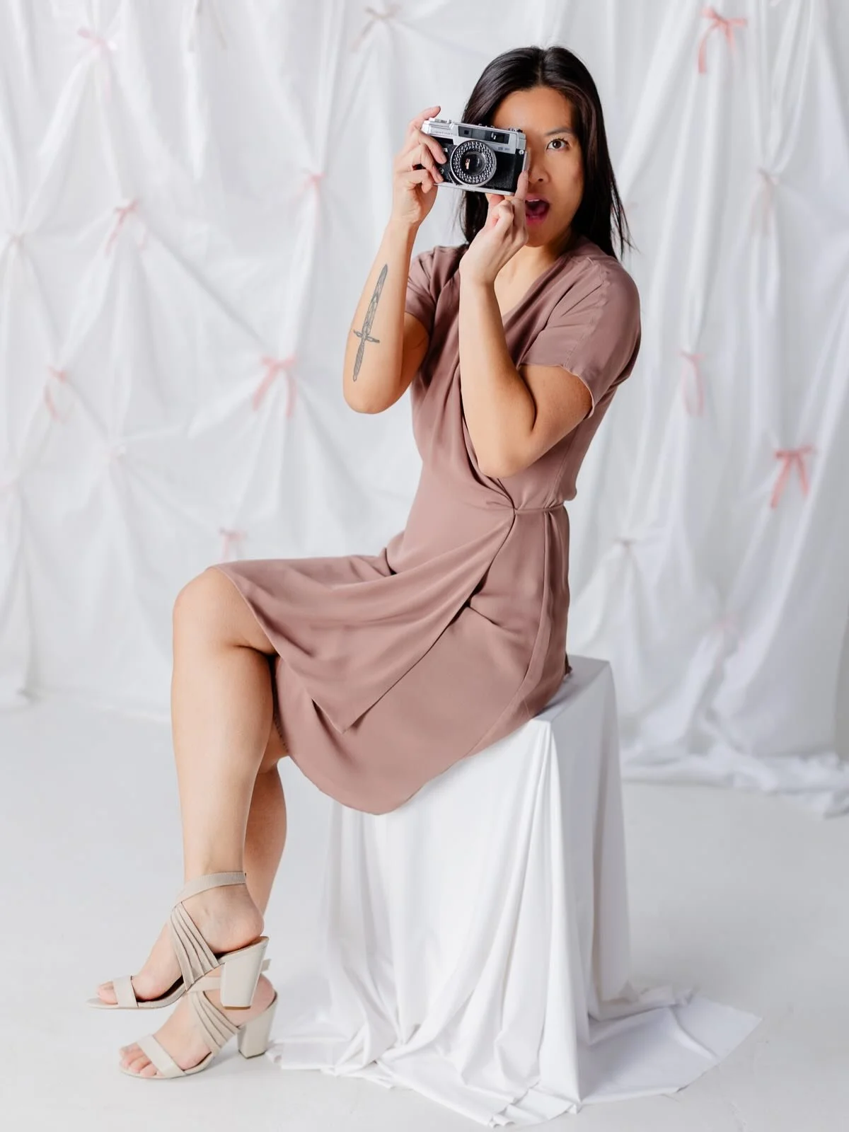 Couple more cute photos from our test shoot with @a_daet26 at the studio yesterday! Valentines minis are available to book but also you can rent this cute set up on the Manhattan studio! 
#valentines #photoshoot #winnipegphotographer
