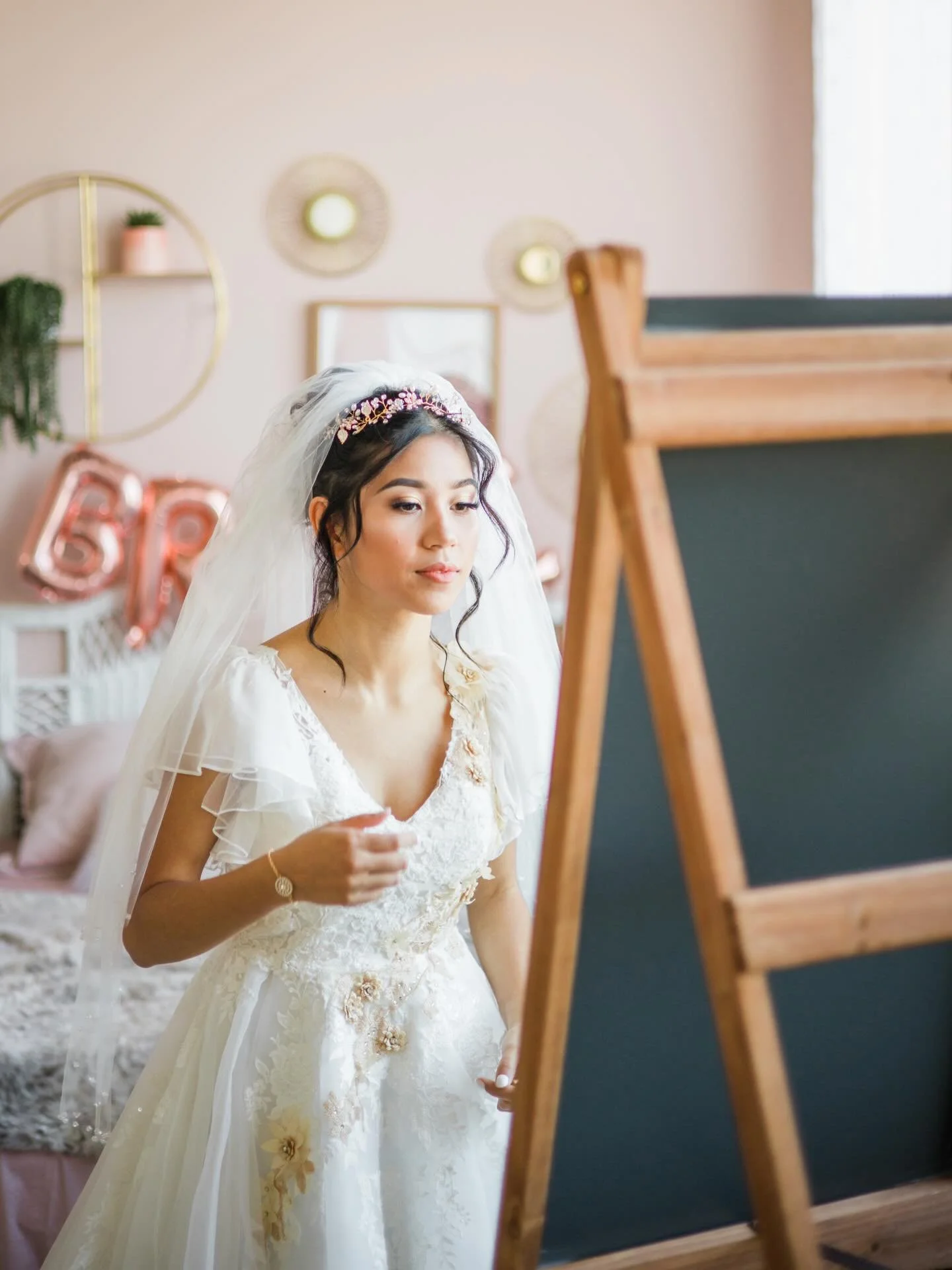 Getting married this winter? Make Allure Studios your getting-ready haven! With beautiful natural light, your photos will be nothing short of perfect!
#winnipegwedding #winnioegweddingphotographer #winnipegphotographer #winnipegstudio