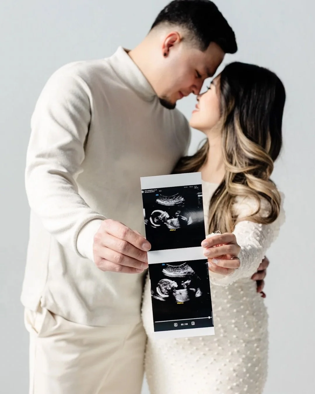 Bout last week 💕
Maternity Sessions are probably one of my favourite genres to photograph! I love everything about them, seeing the joy radiate from expecting parents, to the cute creative shots we get in studio with some awesome lighting , it doesn