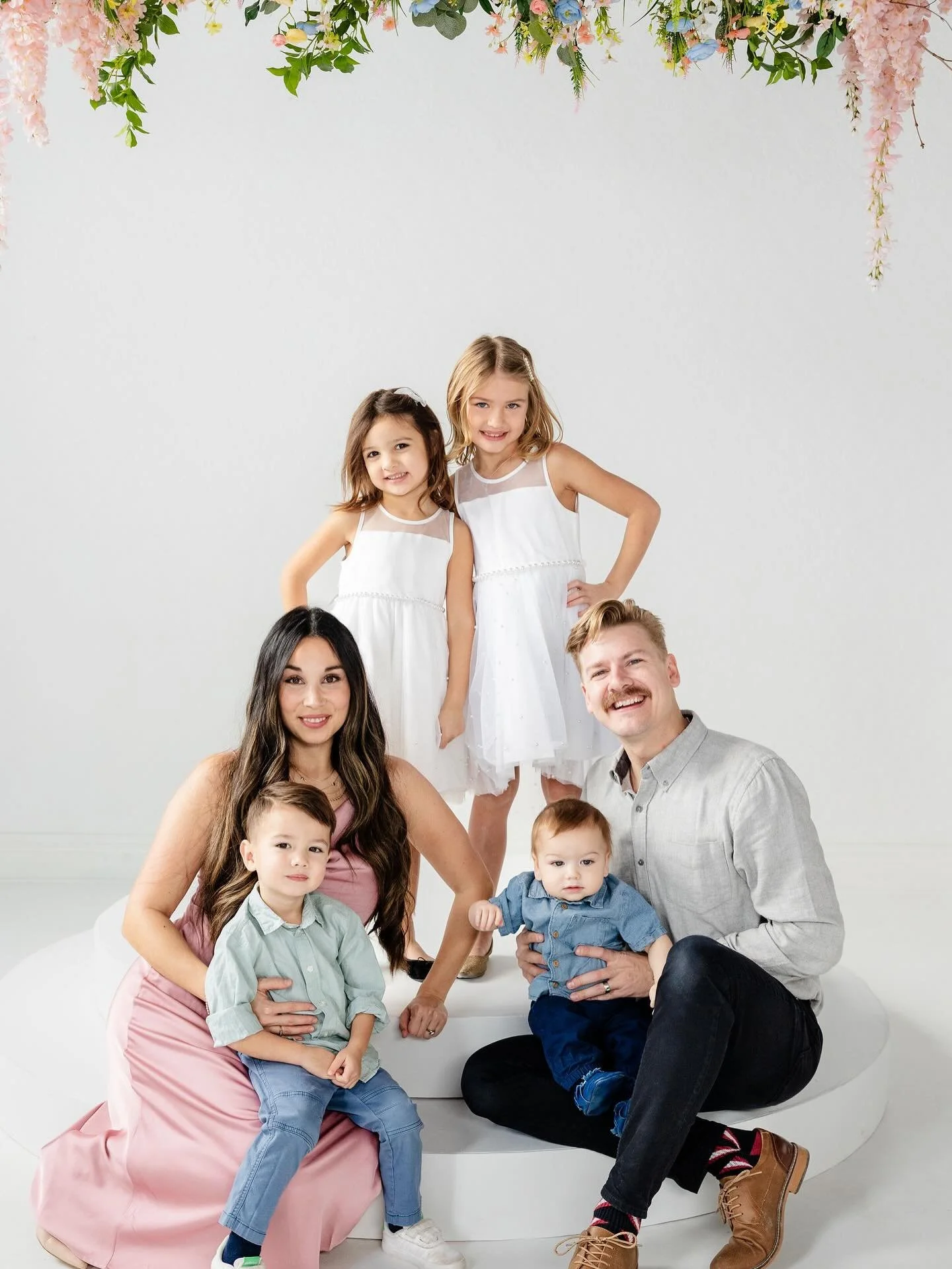 Friends! Some beautiful galleries are being sent out this weekend ! Can&rsquo;t wait to share pre beautiful images from these Mother&rsquo;s Day sessions! We have one date left for motherhood minis : April 26th and a few spots left ! Booking link is 