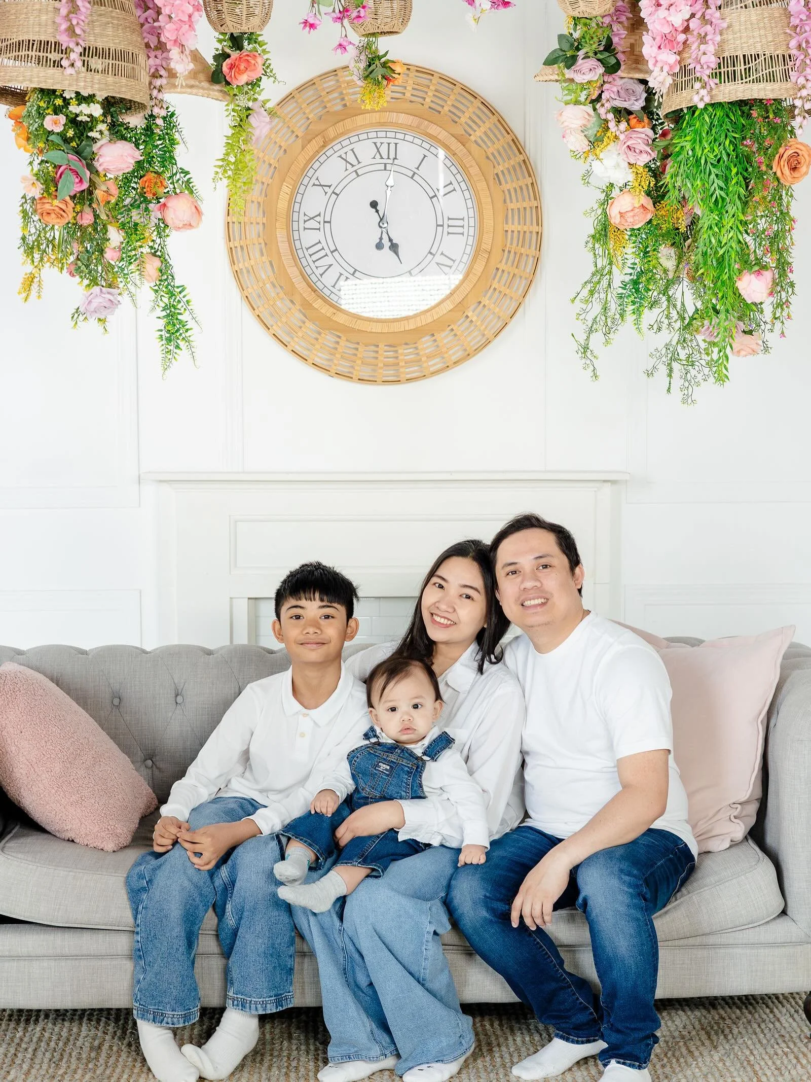 A few sneak peaks from the Mother&rsquo;s Day minis coming your way!
Speaking of mini sessions,  @carolinegomesphotography will be doing sessions May 23rd for only $96+ plus tax in these same beautiful set ups! You can book a session with her through