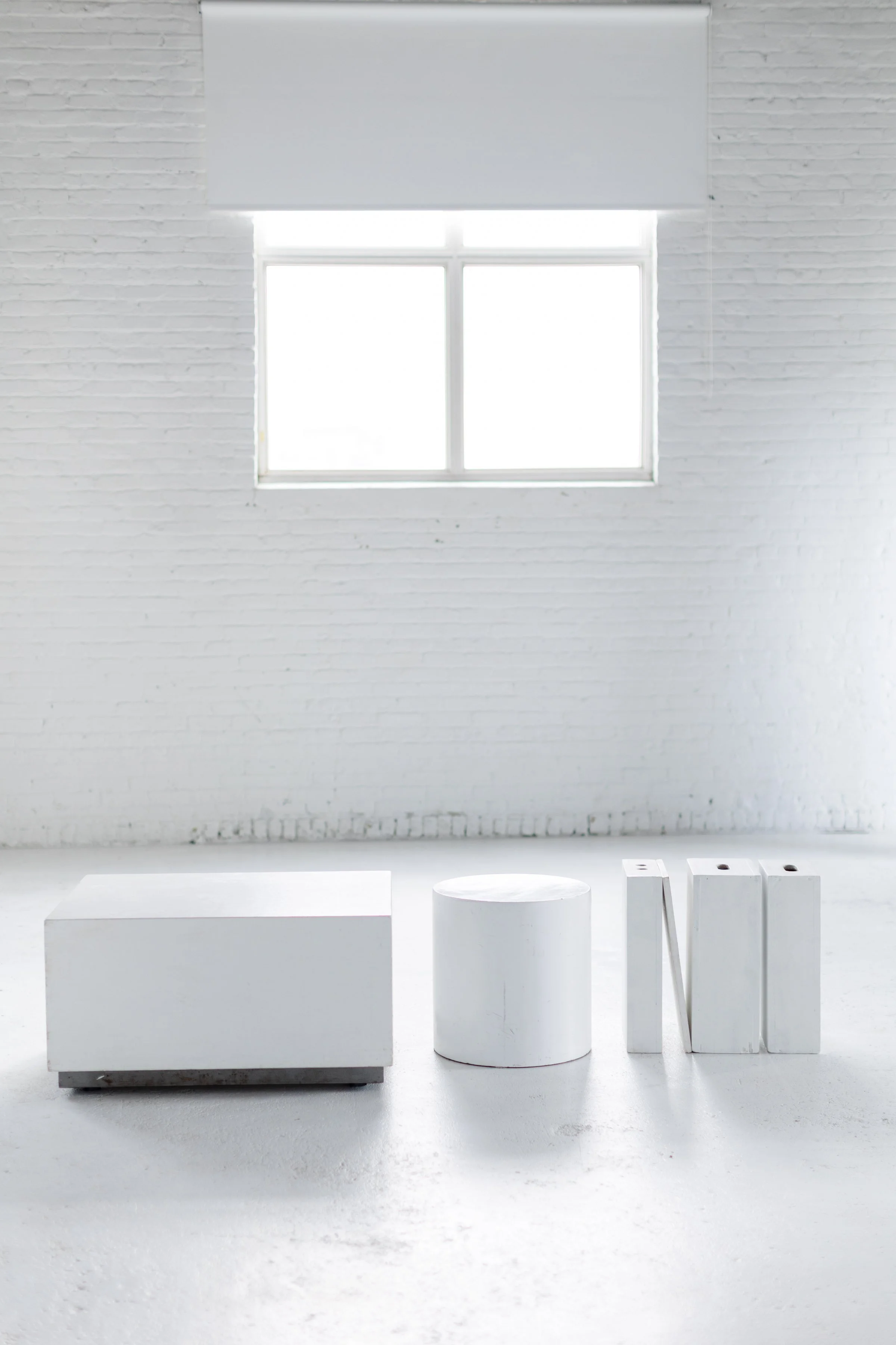 Whtie Studio Winnipeg Photo rental -4.jpg