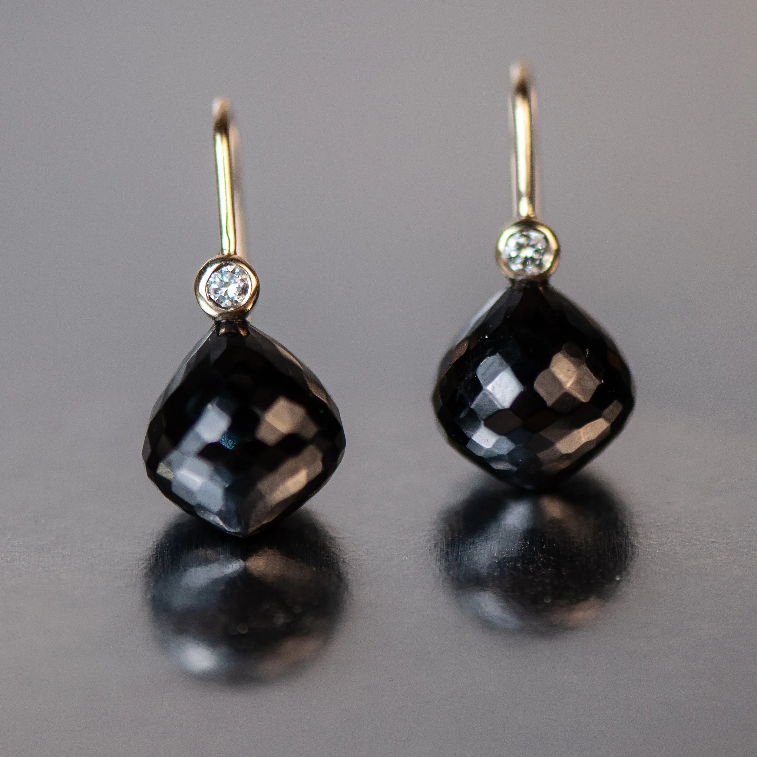 upside down ears black spinel lab dia.jpg