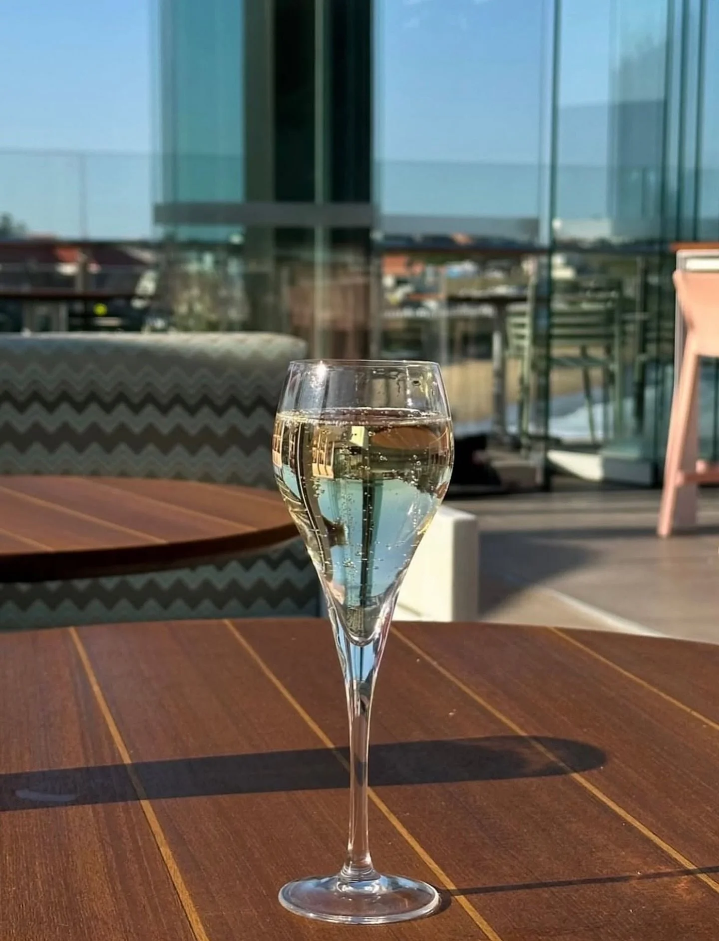 $6 Sparkling Wine Fridays in our Top Level Cocktail Bar #merewethersurfhouse 
Available all day from 11:30am 🥂