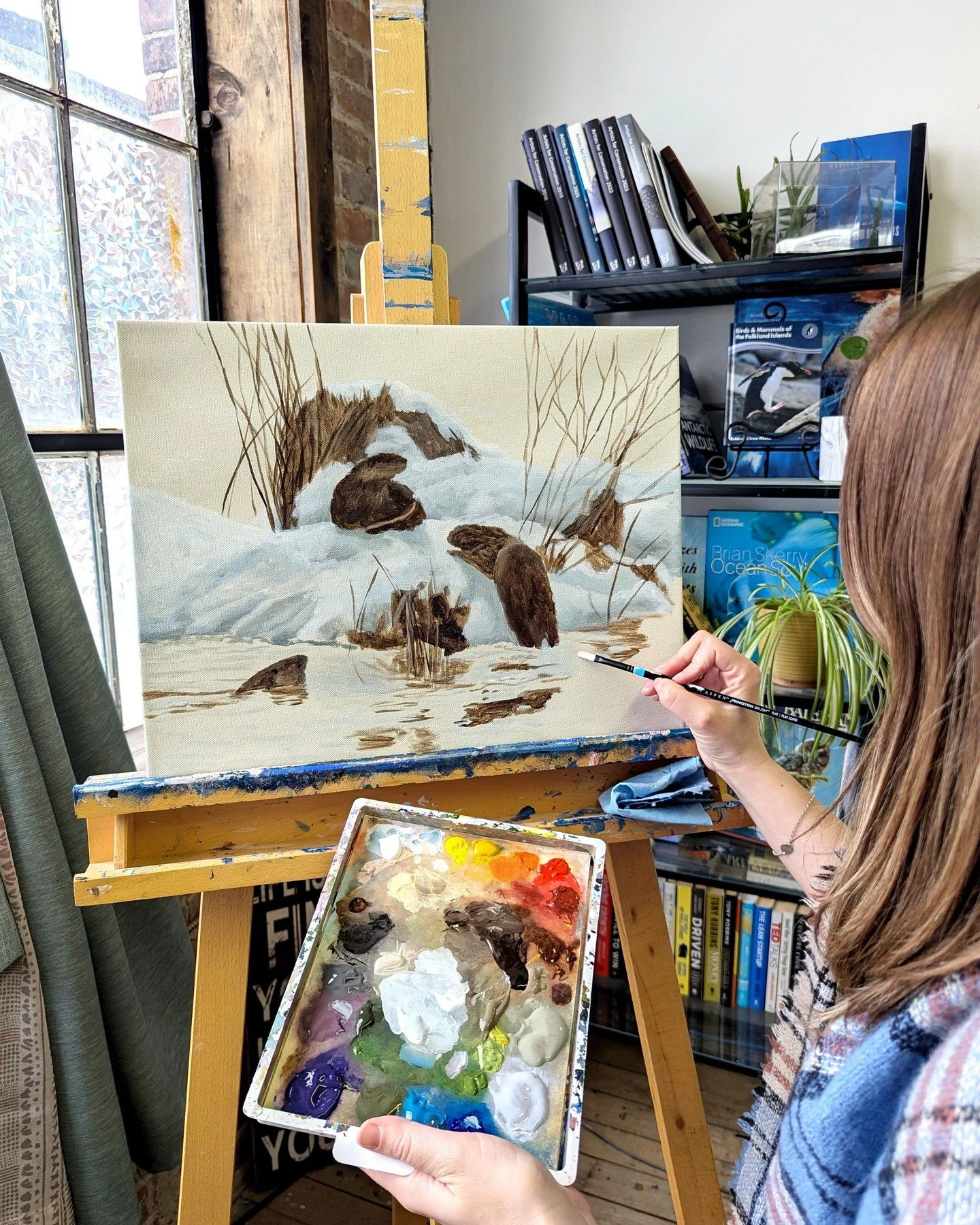 Fun fact! This is actually the same otter haha I had a blast composing this one, thank you to Bernice Wood for an incredible series of photos - this one was an absolute joy to paint!

🎥 And tonight, designing compositions is the topic of my skool co