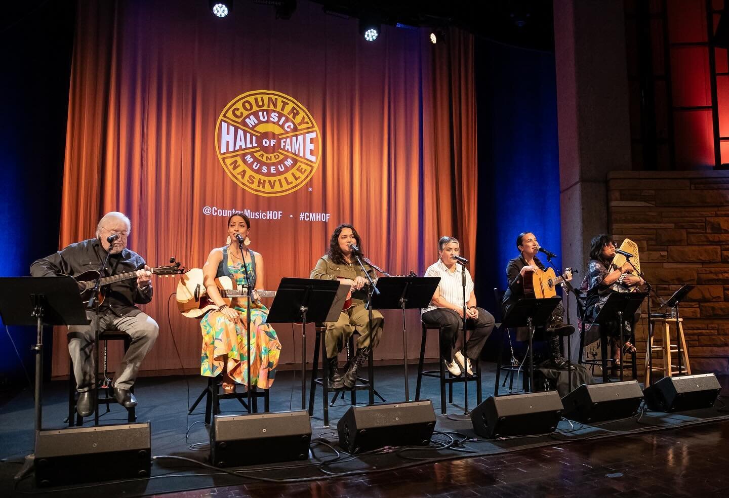 @patalgerofficial ha sido nuestra oraci&oacute;n respondida 🫶🏼 so proud of our ELLA writers and the history making show they did with an all Latina writers round and showcase, at the Ford Theater in the @countrymusichof. We&rsquo;re grateful to our