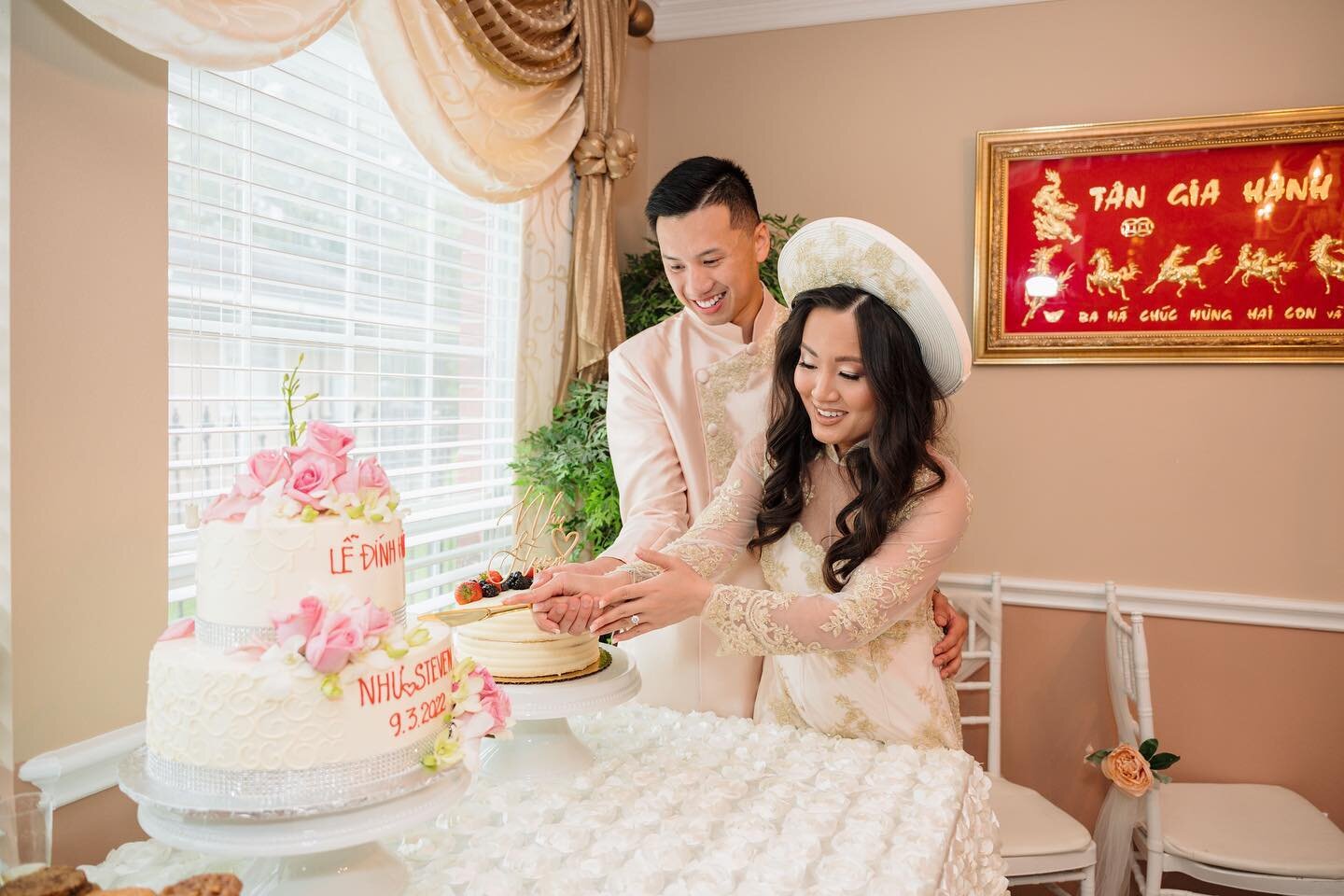 I&rsquo;ve been so bad at posting but I promise that this upcoming year I&rsquo;ll be a lot more consistent 😭

Anyways, Vietnamese tea ceremonies are always fun :)

#houstonphotographer #houstonseniorphotographer #houstonweddingphotographer