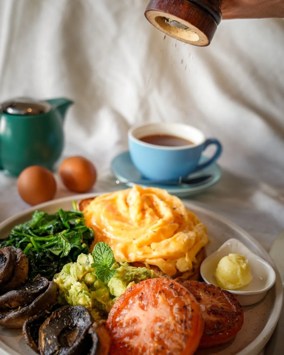 When a piece of Vegemite toast just won&rsquo;t quite cut it 👀🍳🥑 Our Big Brekky is just that &ndash; a plate loaded with fan favourites for even the biggest of appetites. Crunchy sourdough with eggs your way, creamy smashed avo, roasted tomatoes a