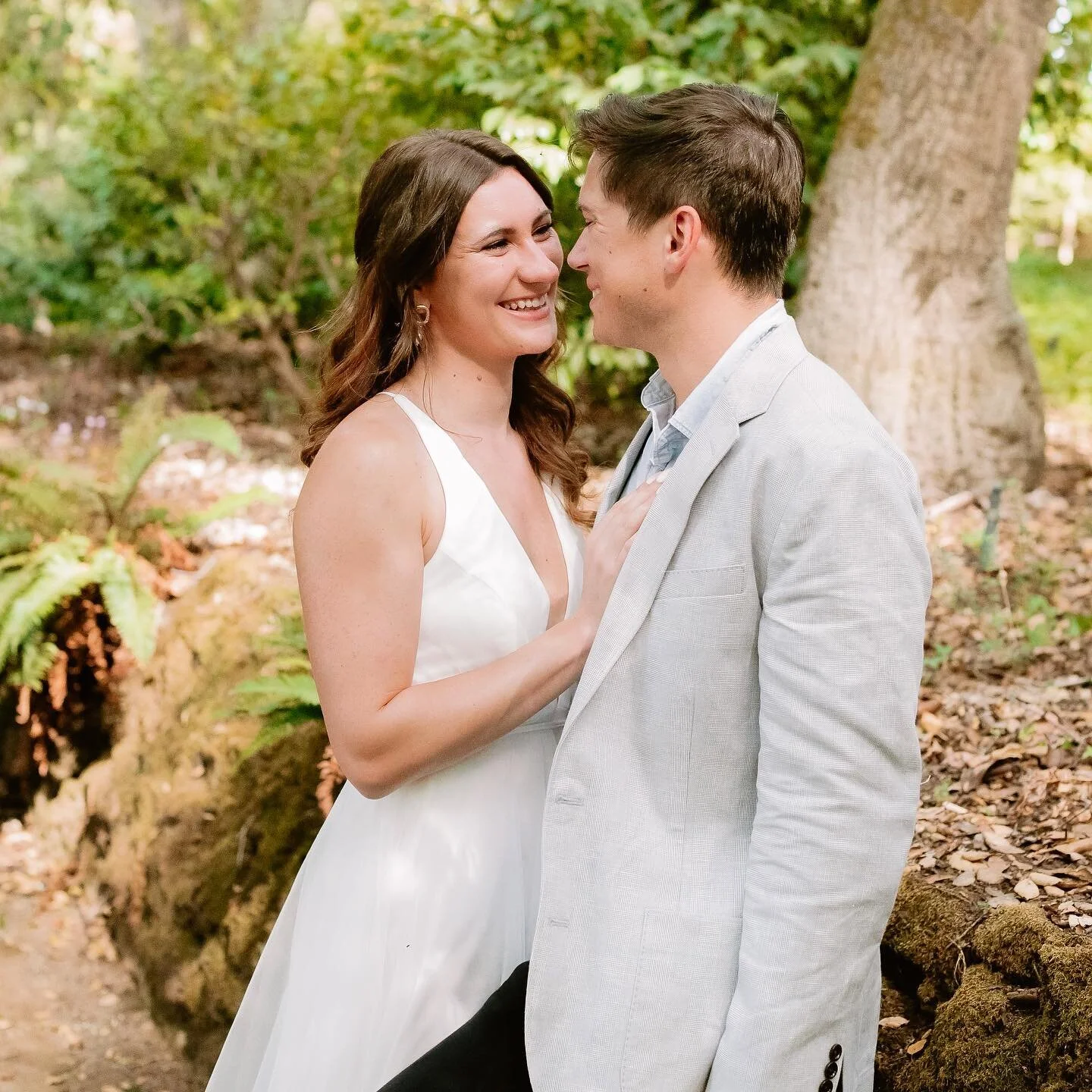 We hope you&rsquo;re having a wonderful Friday!🤍 #BayArea 

At our favorite locations recently for a beautiful engagement -&nbsp;@_filoli 📸

@hautweddings 📲✨