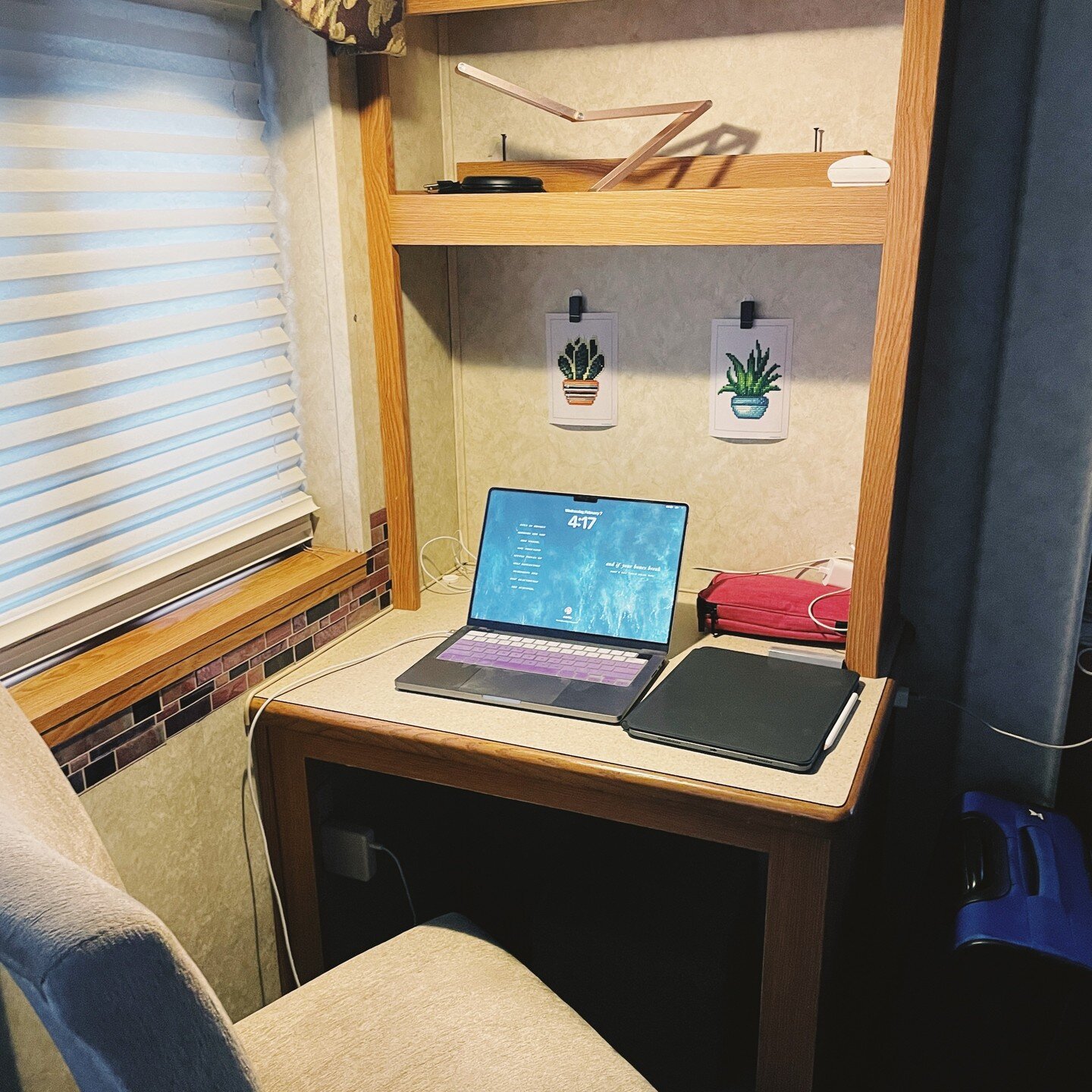 When you are serious about attending #horrorclub with Gareth at @autocritediting 🤣 Yes, this desk WAS the main selling point of buying this camper much to my husband's dismay. 

Side note: exciting things are brewing ;) 
#camplife #rvlife #workingon
