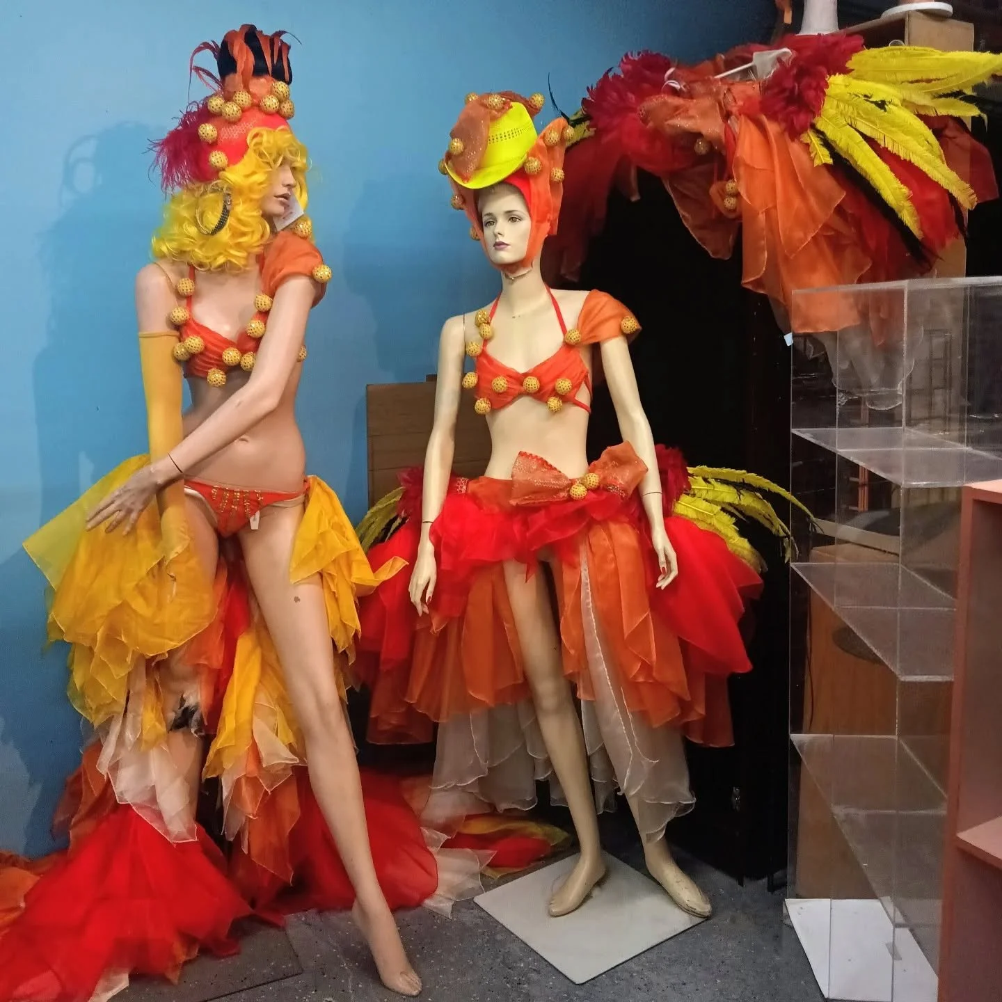 Original #lasvegasshowgirl costumes available @lvpeddlers . #cosplay #lasvegas #showgirl #dressup #halloweencostume #dtlvlife #artsdistrictlv #lasvegasshopping