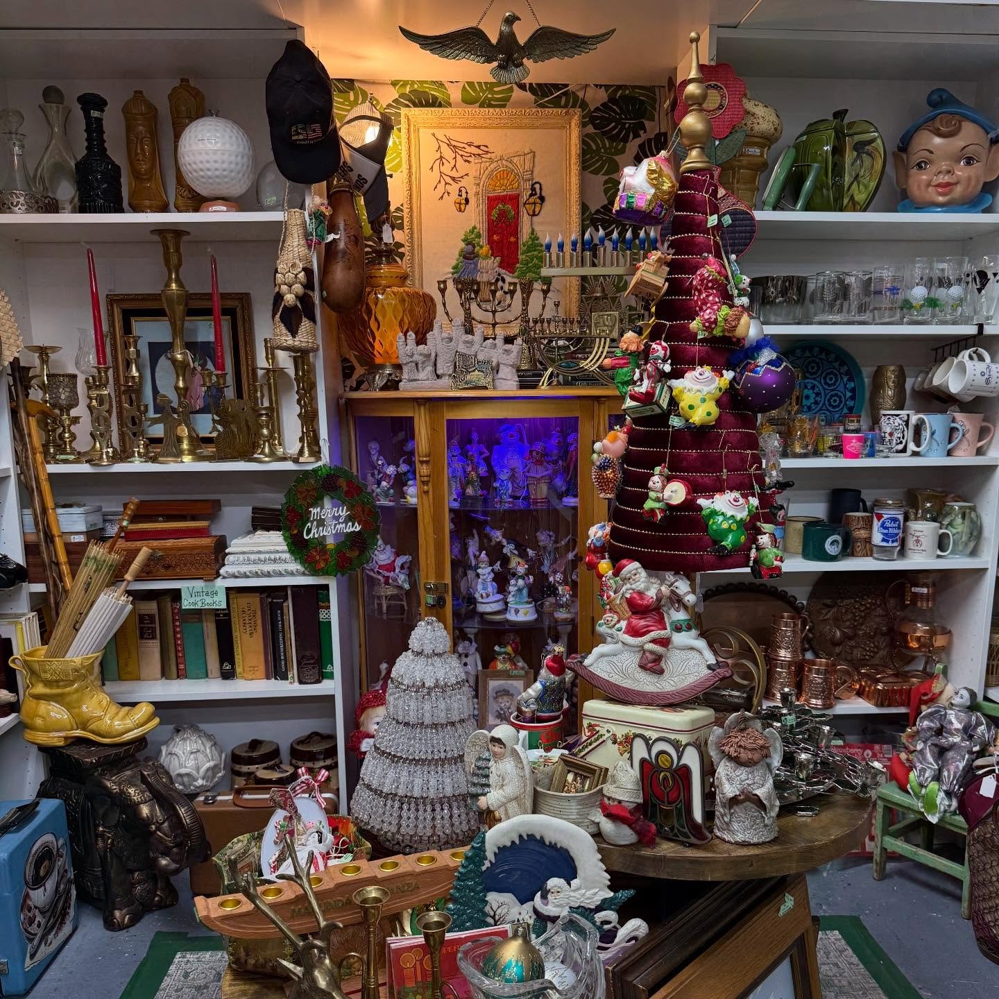 The holidays are here ! Stop in and shop our store for all of your Christmas and holiday essentials ✨🎄

📍1400 S Main St, Las Vegas, Nevada 
  Open 10-6 daily 

#dtlv #downtownlasvegas #artsdistrictlv #vegaslocals  #vintagevegas