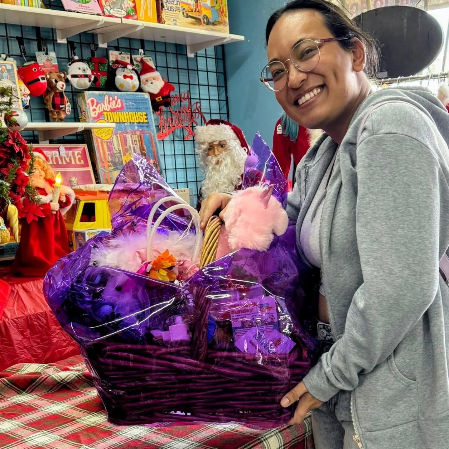 We have gift baskets! Stop by this Santa Saturday for your free chance to win one of our vendor curated baskets. #lasvegasshopping #dtlvlife #giftwithpurchase #shopsmall #artsdistrictlv