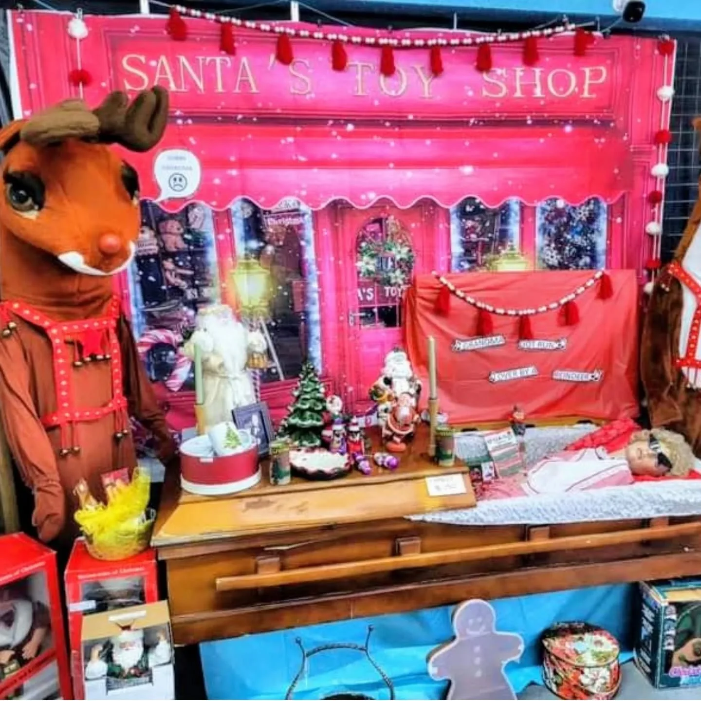 Grandma got run over by a reindeer...
#christmas #dtlv #artsdistrictlv #lasvegasvintage @theneighborhoodshops #lasvegasshopping