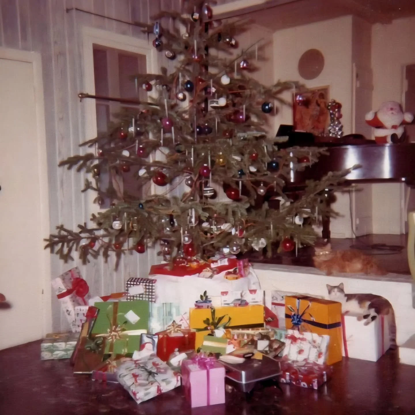 🎄From all of us at Main Street Peddlers, we hope you have a safe &amp; wonderful holiday!🎄
#dtlv
#seasonsgreetings 
#christmas 
#lasvegas
#shoplocal