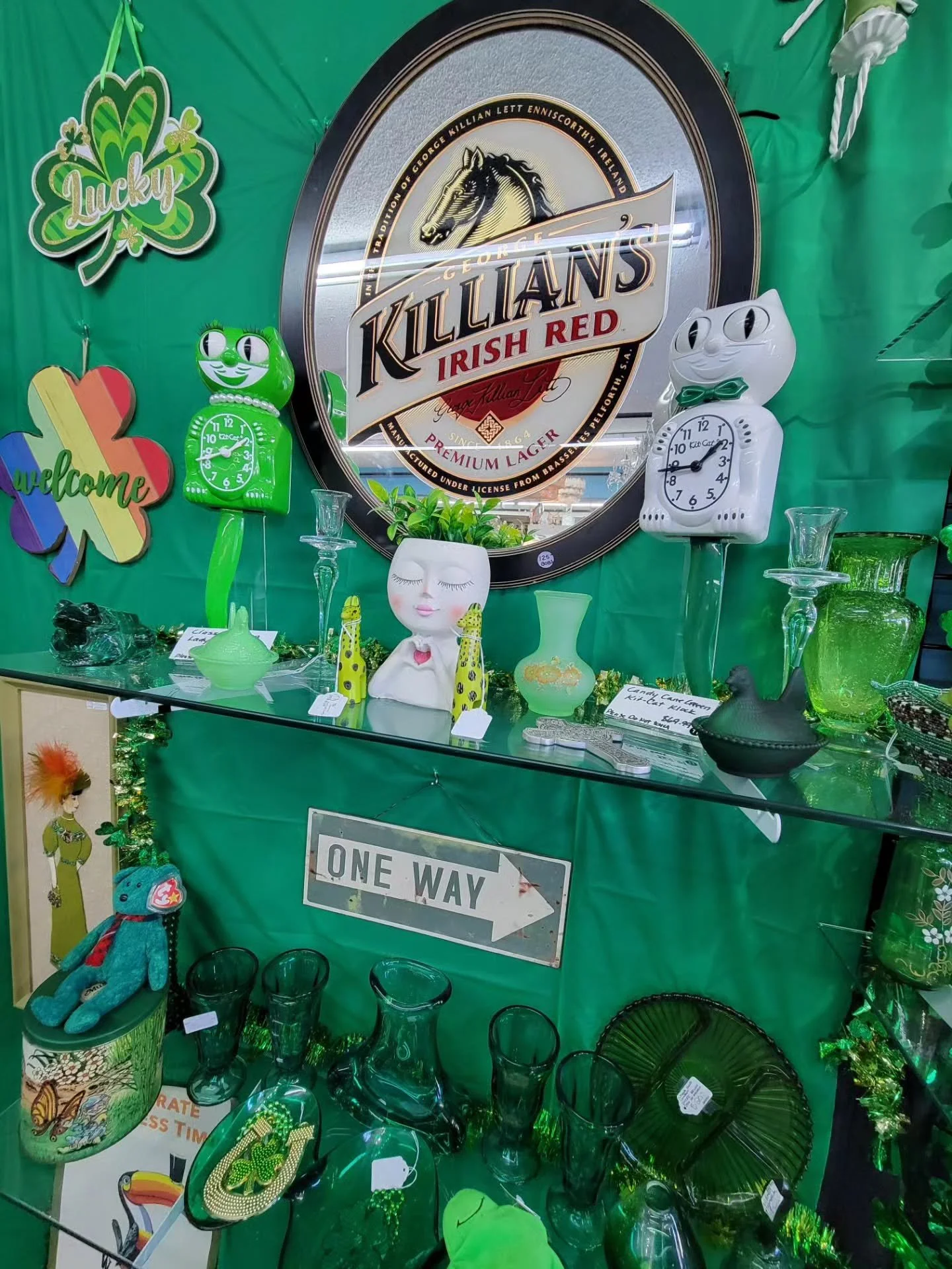 It ain't easy being green or whatever that famous frog said. 
#lasvegas
#dtlv
#shopsmall 
#stpatricks