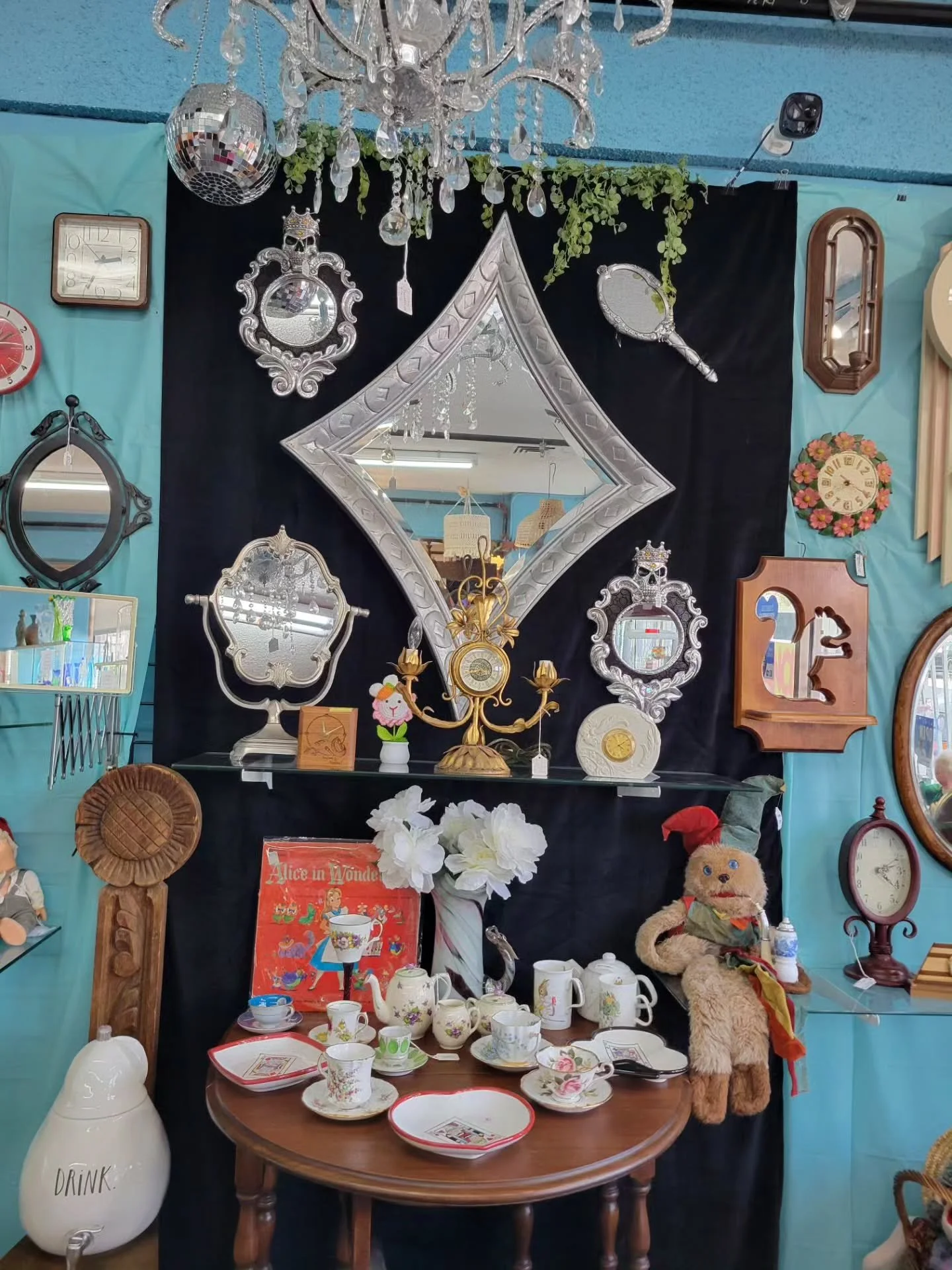 Welcome in!
#dtlv
#lasvegas 
#downtownlasvegas 
#shopsmall