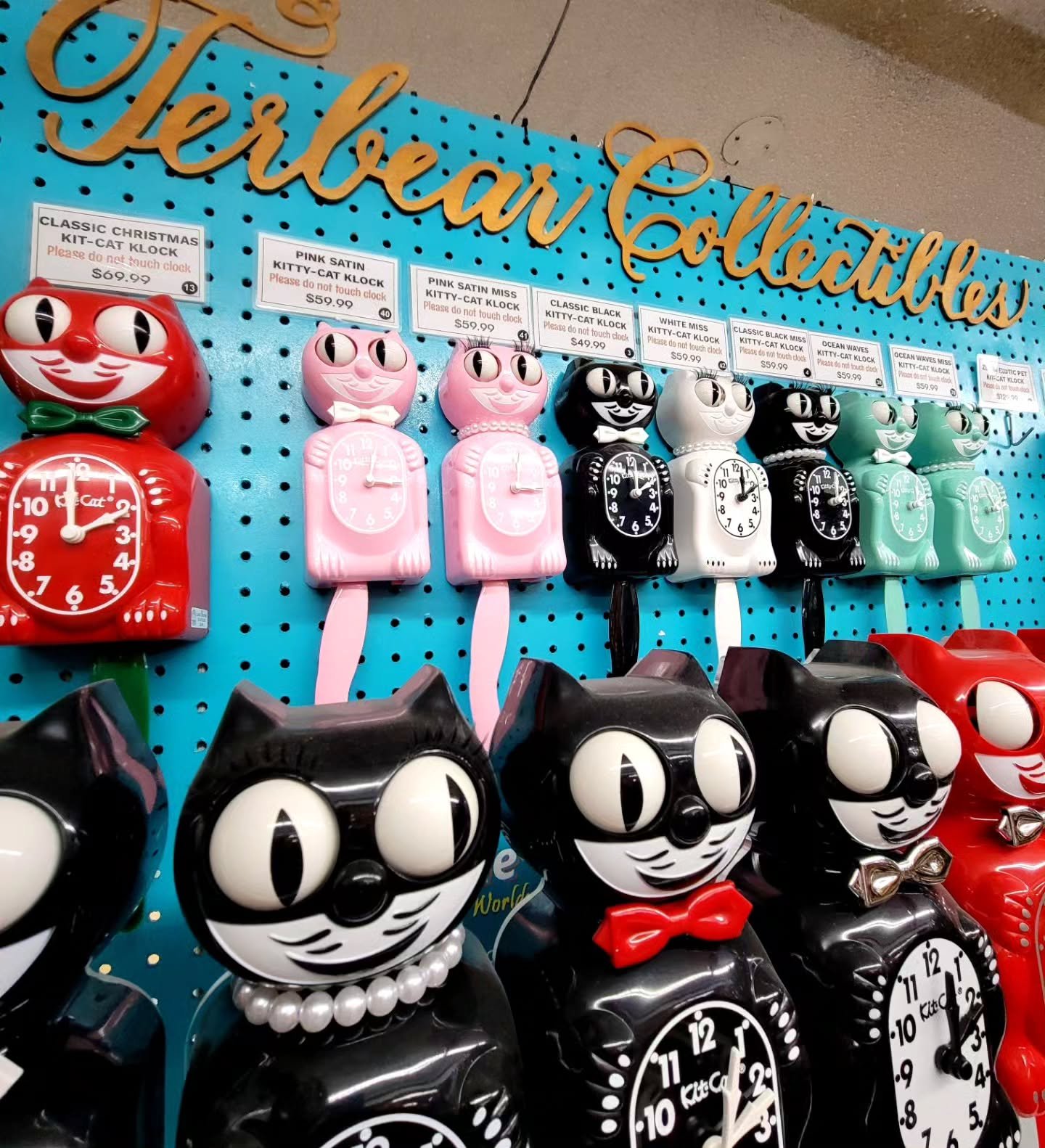 Get yourself to Main Street Peddlers! We're open 7 days a week with free storefront parking!
#dtlv
#lasvegas
#downtownlasvegas 
#shopsmall 
#antiquemalllasvegas