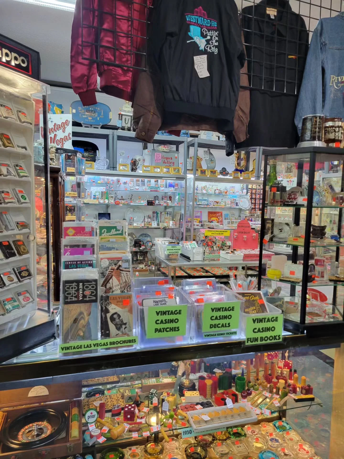 You wanna own some real pieces of Vegas history?  From dice to match books to jackets - you can find it at Main Street Peddlers Antique Mall!
#dtlv
#antiquemalllasvegas 
#downtownlasvegas 
#lasvegas
#vintagelasvegas
