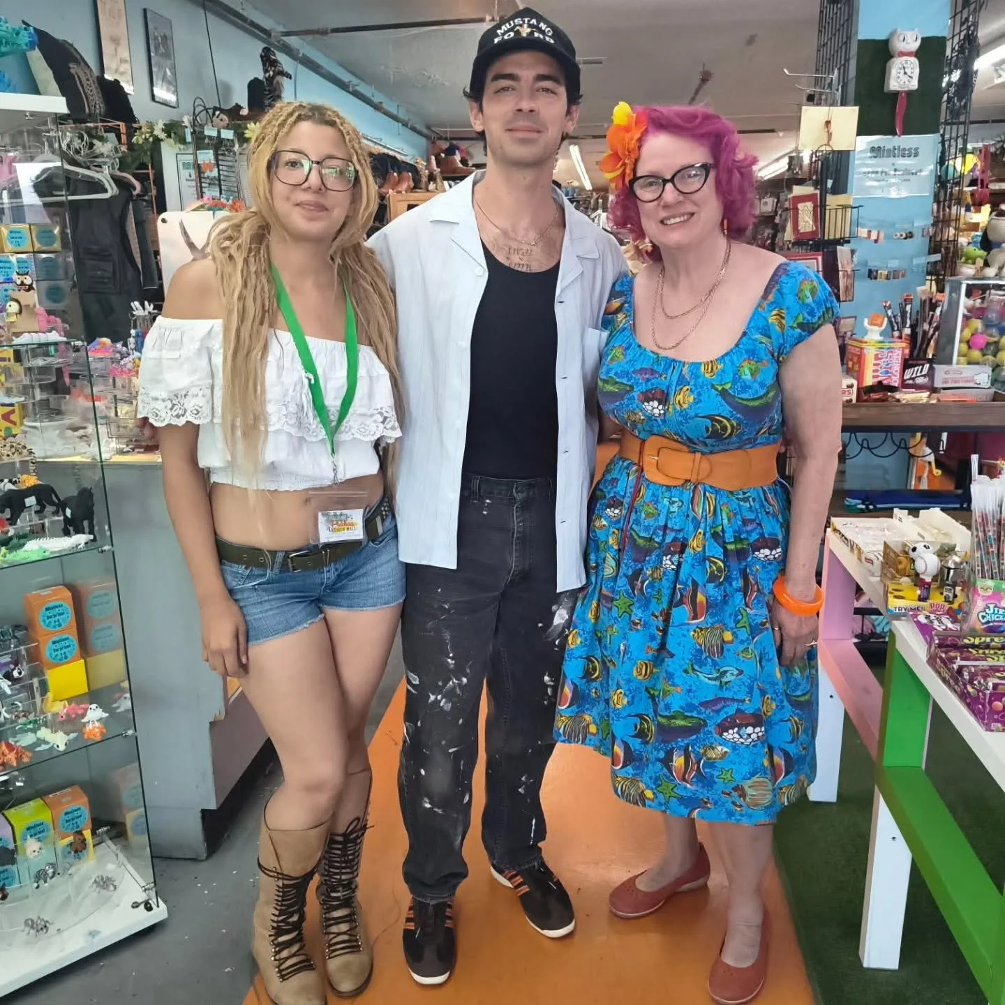 WOW! Thanks for stopping by Main Street Peddlers @joejonas 
#jonasbrothers 
#dtlv
#lasvegas
##mainstreetpeddlersantiquemall