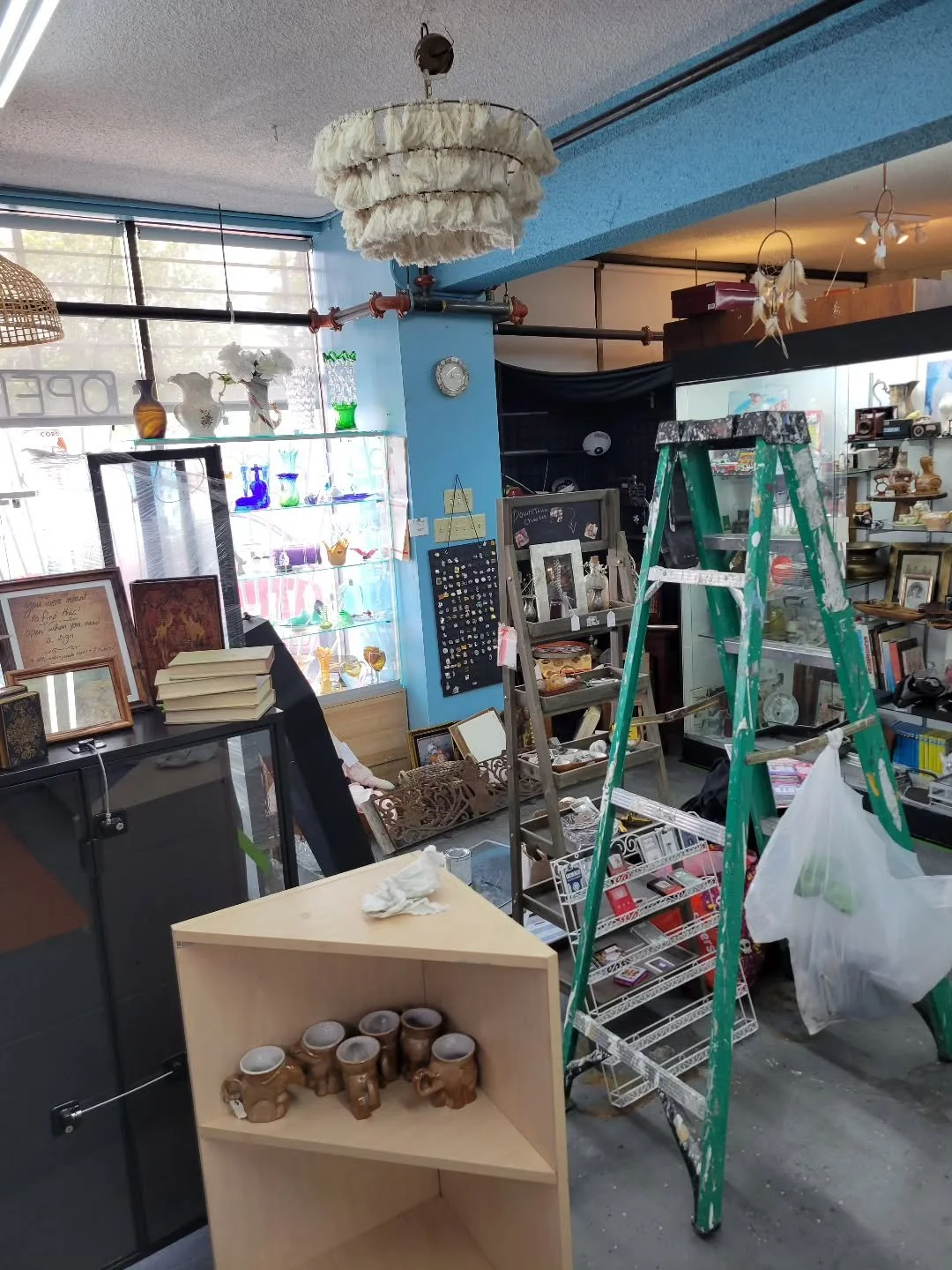 Pardon our dust - fabulous things are happening.
#lasvegas
#dtlv
#lasvegasantiquemall
#lasvegasvintage