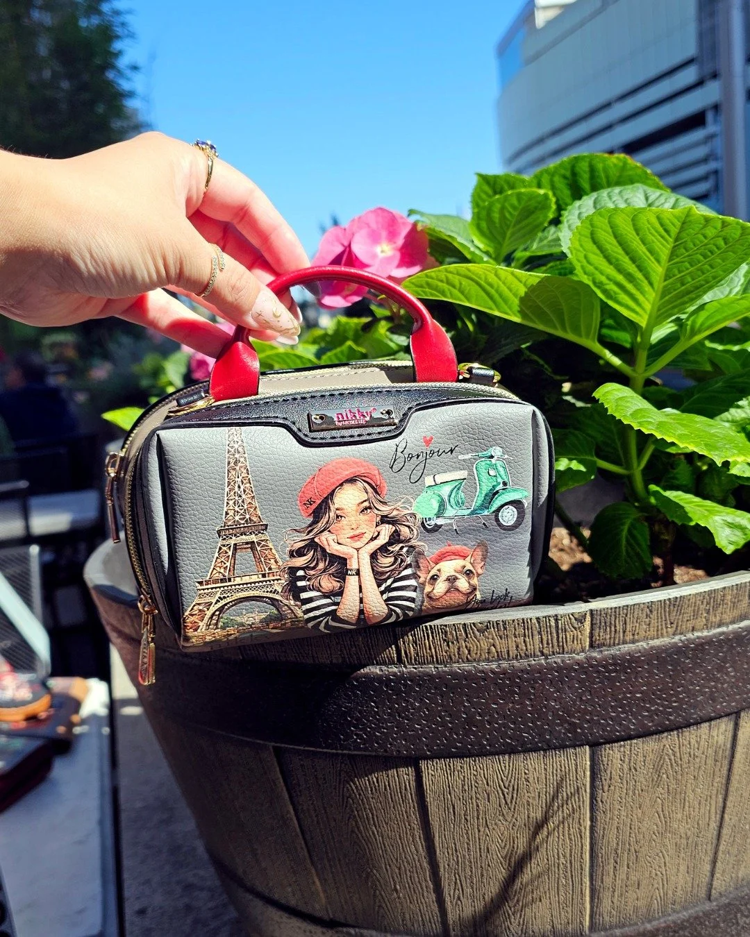 The little details that complete your Parisian story. 🗼
This mini crossbody and wallet may be small in size, but it'll fit all your essentials without trouble! ✨

Your Paris moment starts in the link in bio~

#NikkyByNicoleLee #SuzyHanDesigns #Nicol