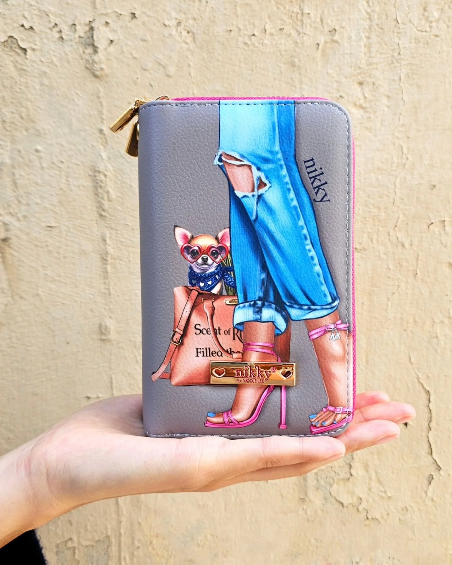 Smart storage made stylish with a pop of charm and room for everything you love 💳💸

View accessories from Essence of You in our link in bio! 😉

#NikkyByNicoleLee #SuzyHanDesigns #NicoleLeeUSA #NewCollection #NewArrivals #FW25 #FashionAccessories