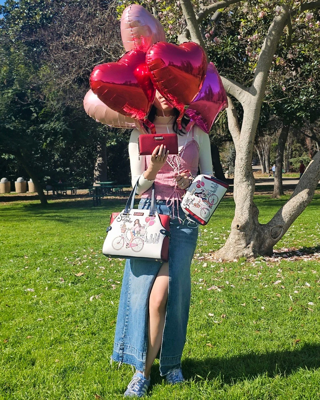 Satchel for boss moments. Crossbody for on-the-go. Wallet for the details. 💼✨
Meet your new everyday trio. ❤️🤍🩷

Click the link in bio for more! 🌟

#nikkybag #nicoleleeusa #SuzyHanDesigns #newarrivals #3pcset