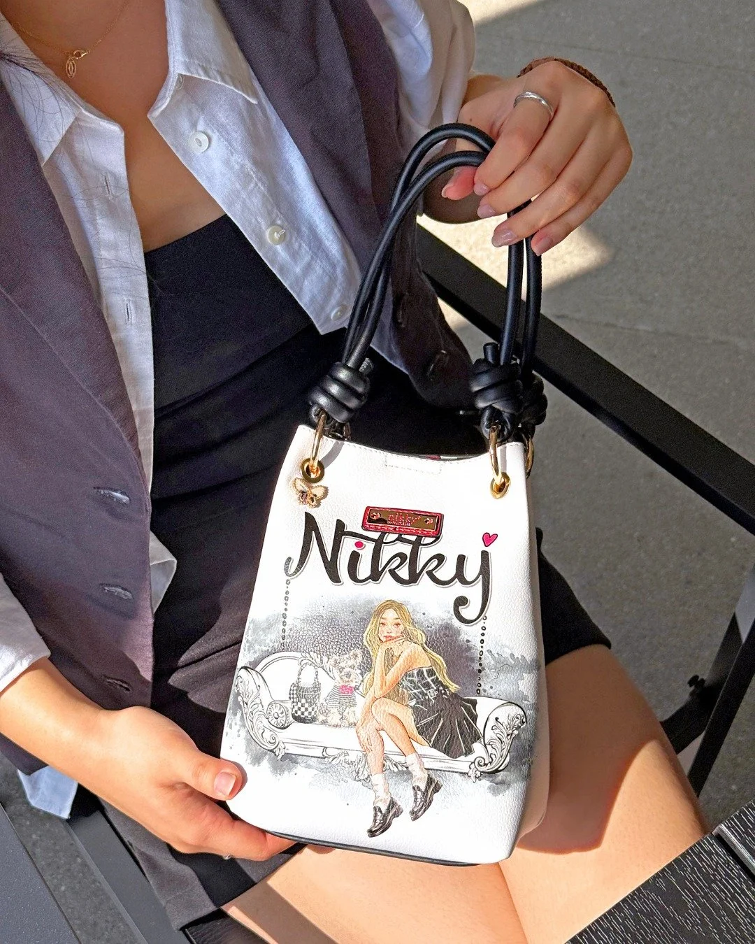 Effortless organization meets structural elegance. This 2-piece bucket bag features a lightweight, roomy interior and a secure magnetic closure. Complete with a matching inner pouch, it&rsquo;s the ultimate blend of style and practicality for the wom