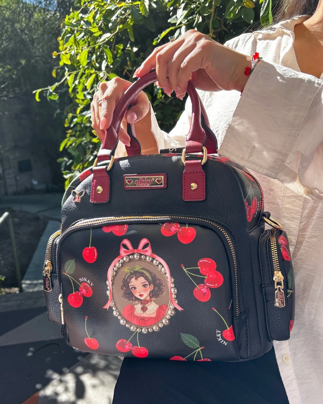 The Cherry Lips convertible handbag / backpack boasts of versatile convertible straps. 🍒 You can switch up your look with just a simple change in how you carry this bag! 😉

#nikkybag #nicoleleeusa #handbags #backpack #styleinspo