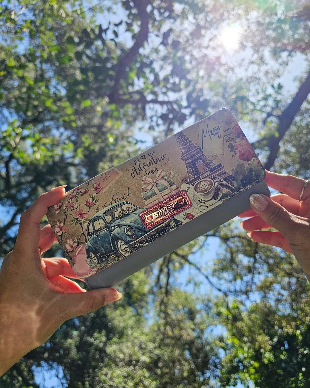 Made for dreamers, wanderers, and girls who love pretty things. 🌸

Find more charming wallets via the link in bio!

#nikkybag #nicoleleeusa #accessories #wallet #dreamyvibes