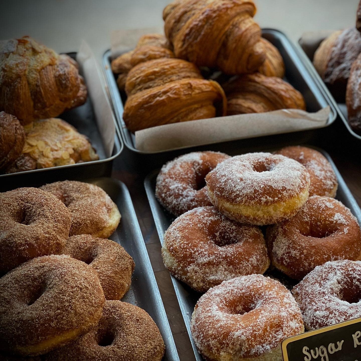 Doughnuts or pastries for a Sunday?? The choices are endless 🤩🤩
&bull;
#bigwigsbakery #bakery #letshaveit #chillsundays #pastrisordoughnuts #yummy