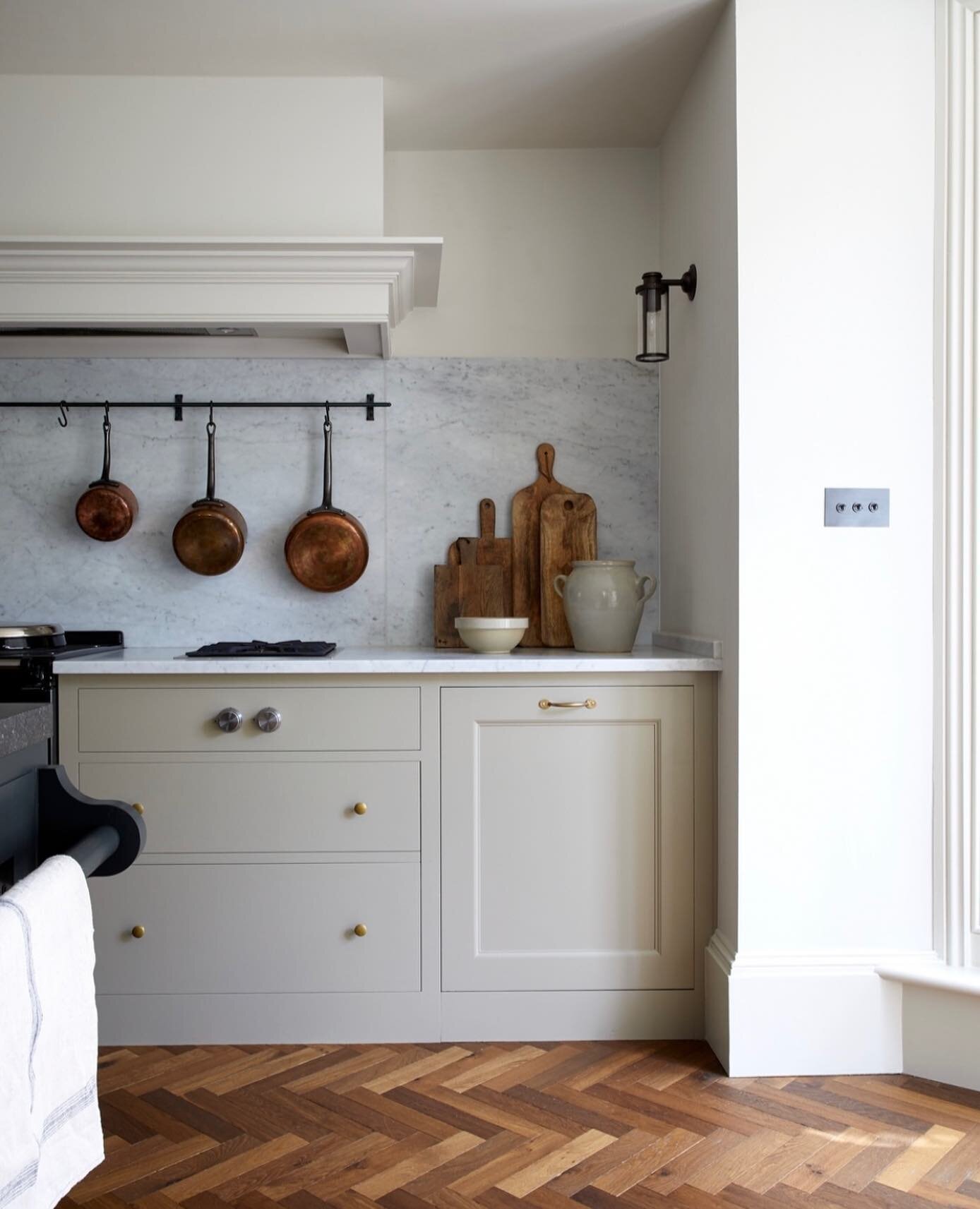 A favourite corner of the kitchen from our Hove project. A stunning oak floor from @solidfloor and exquisite cabinetry from @plainenglishdesign make for a beautiful and simplistic design that will stand the test of time. The bronze wall light from @j