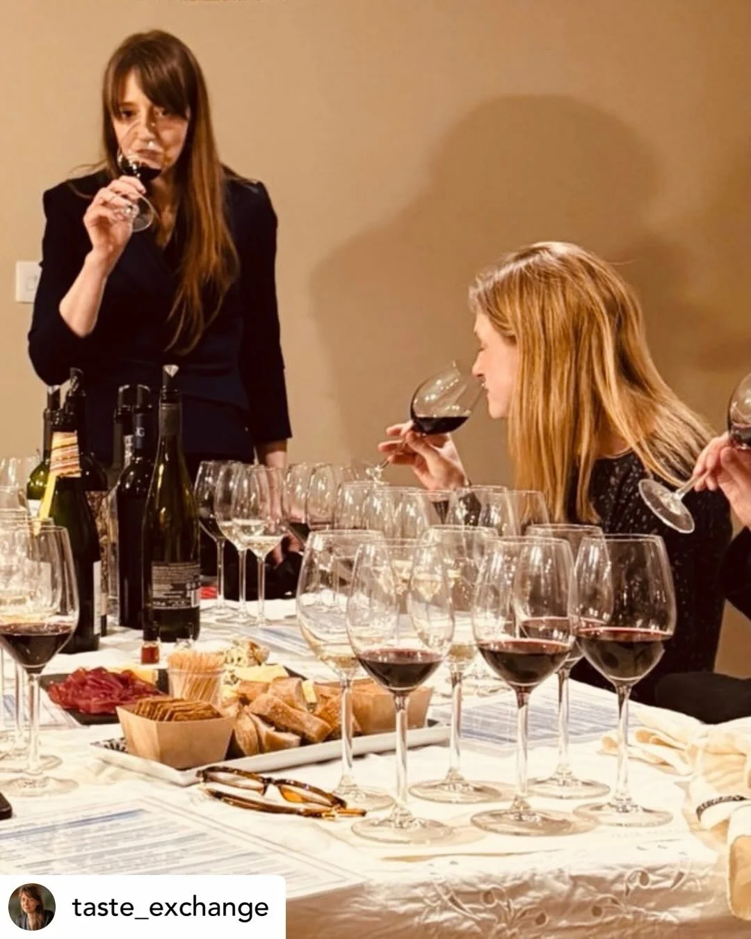 Reposting this wonderful tasting of Old Vine wines hosted by Anna &bull; @taste_exchange earlier last month!

Old vines, deep roots, and great company. 🥂 Saturday&rsquo;s private tasting was a stunning tour of the world&rsquo;s most resilient vineya