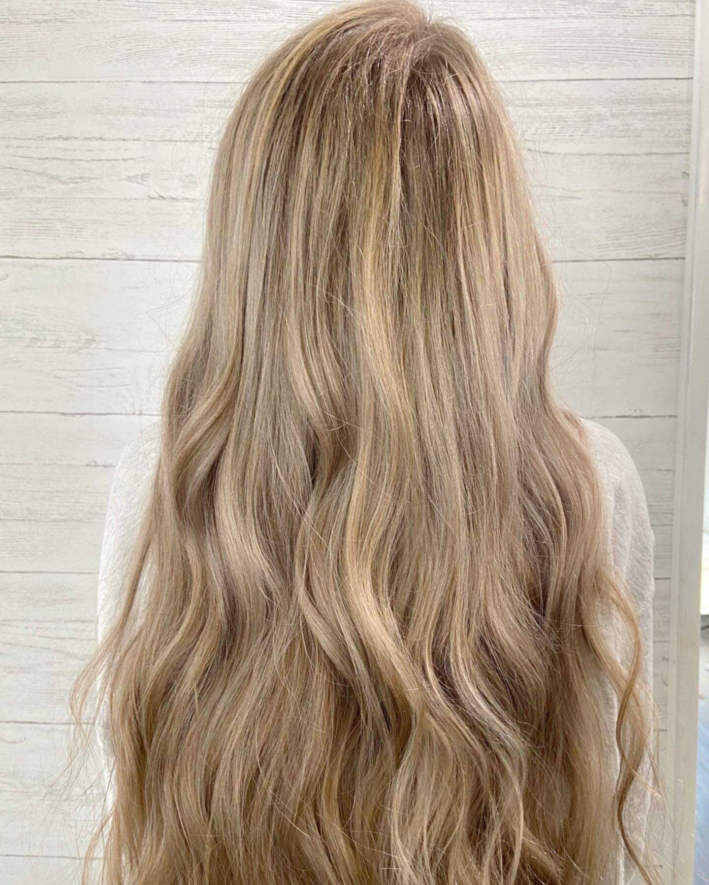 Soft blonde 🤍
By our stylist @hairbymeghansullivan