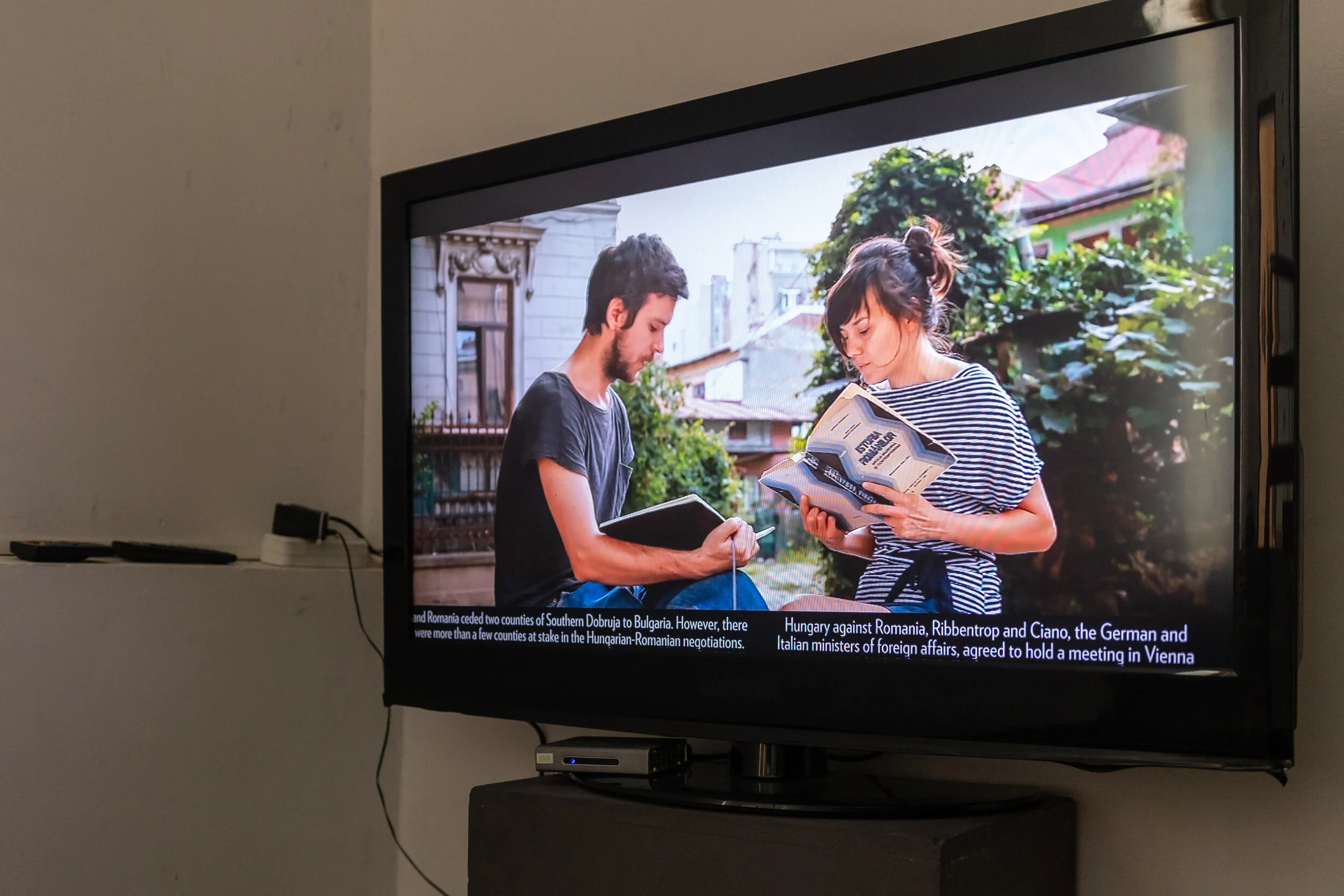 Pacta Sunt Servanda / Anca Benera & Arnold Estefan