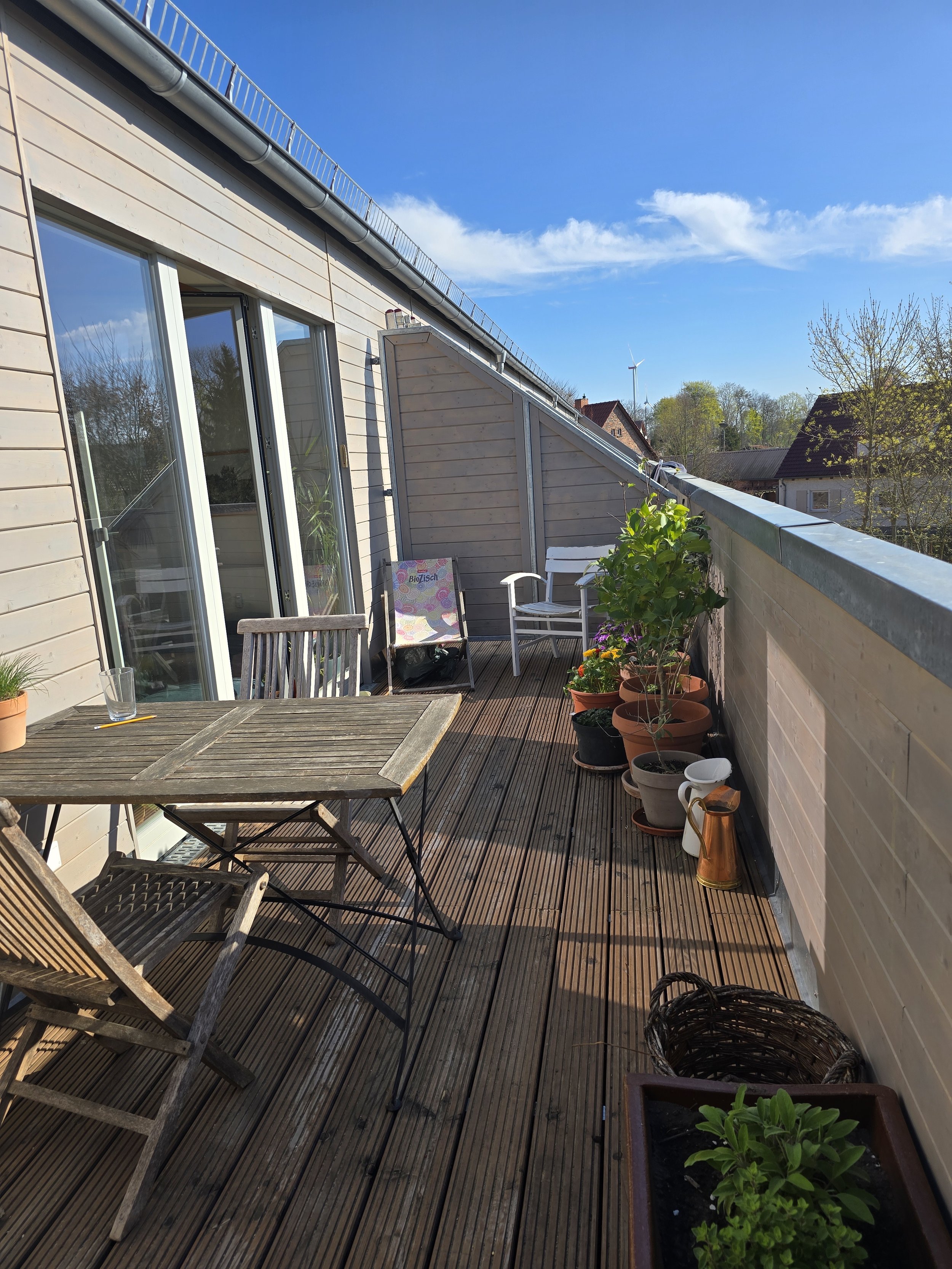 Der 6m lange Süd-Ost Balkon – sonnig von morgens 8 bis nachmittags um 4