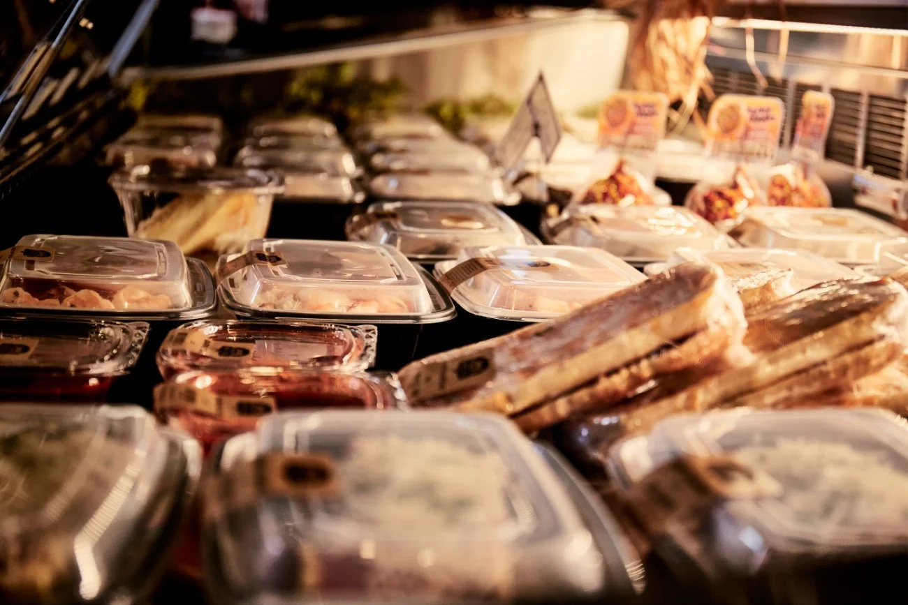 delicious food and seating in fresh market in downtown with coffee and great service such as sandwiches and bakery by torsten glaenzel photography