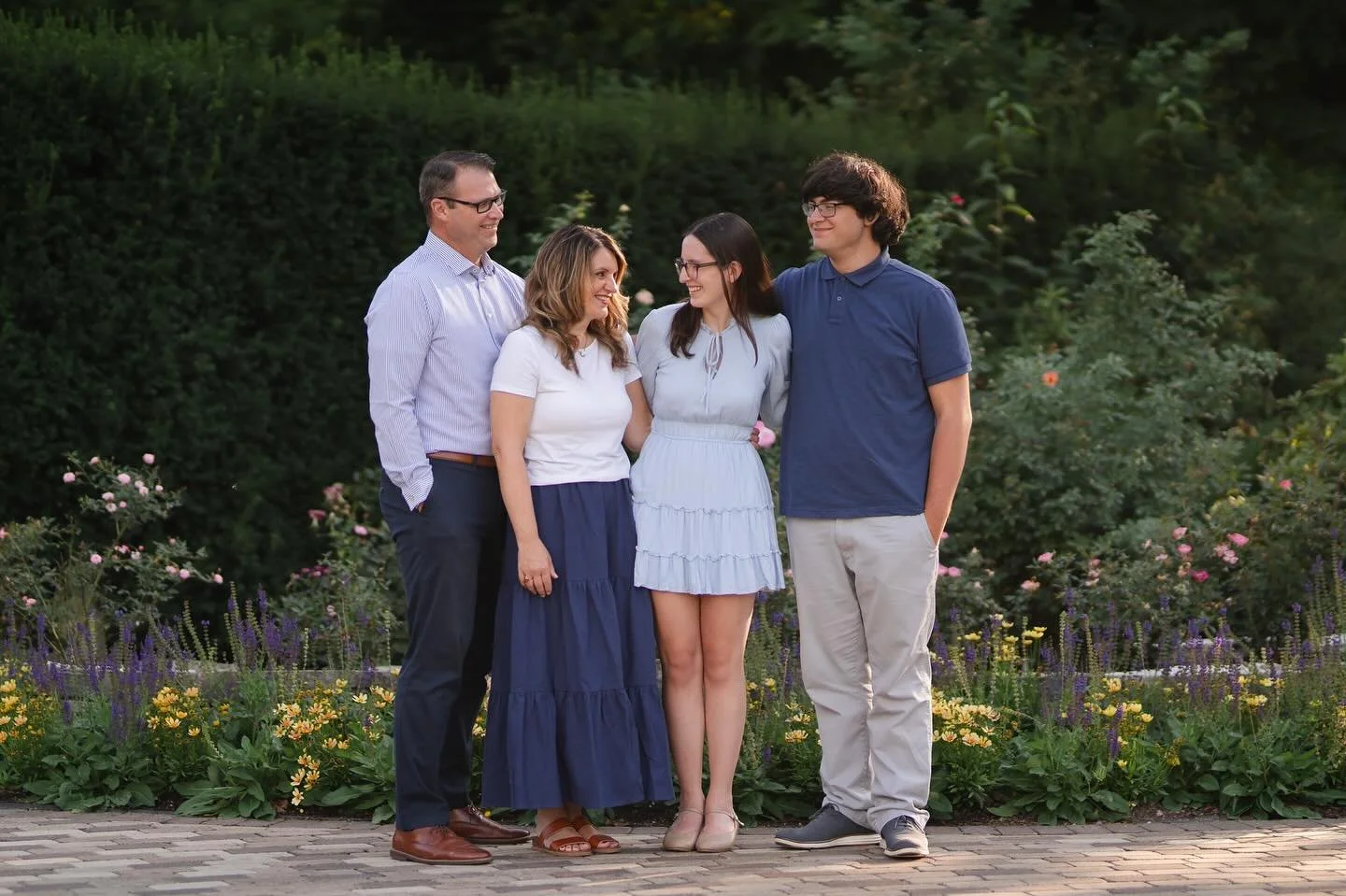 So happy to finally get some photos in with the Urda Fam!💗💗💗