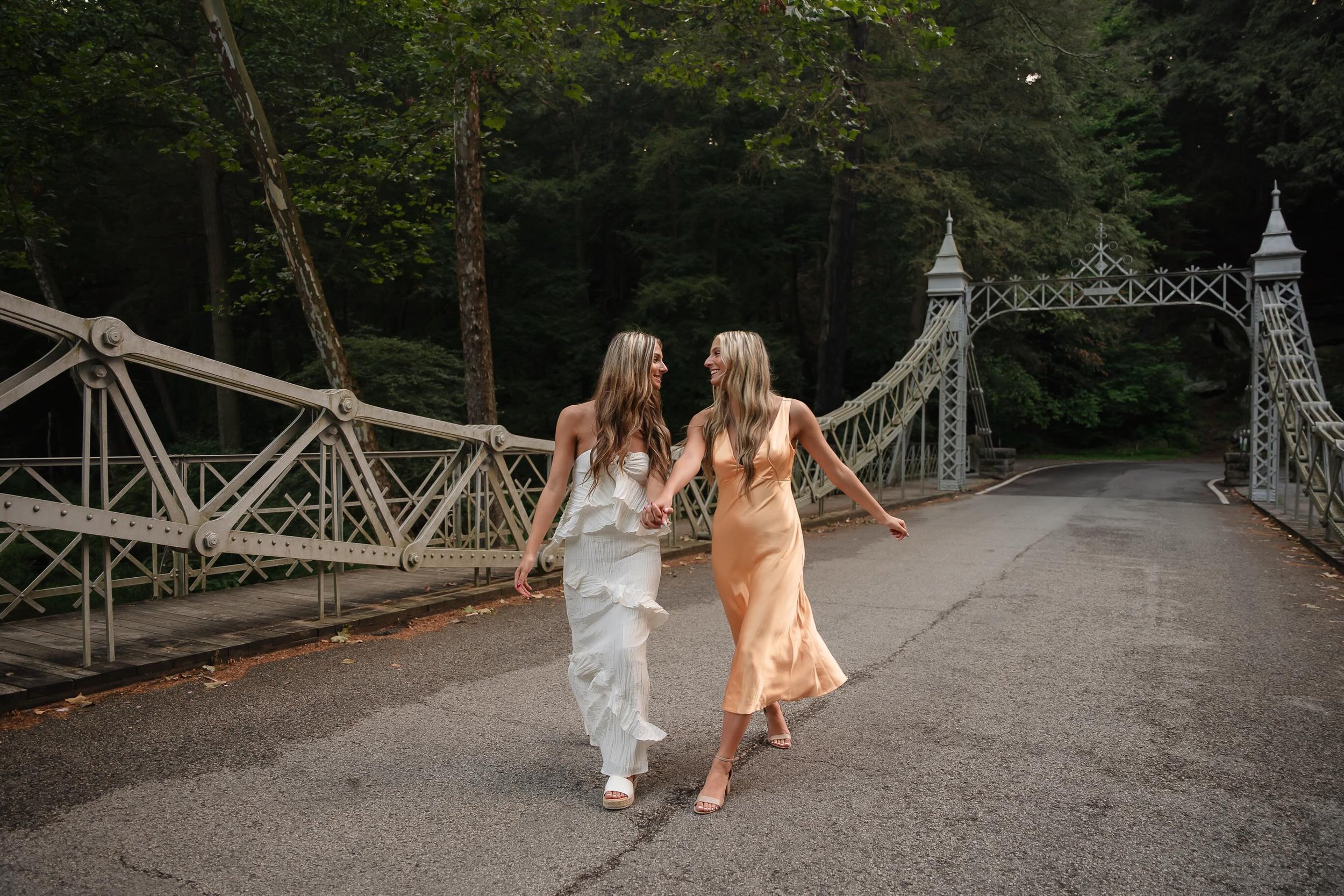 The beautiful Iacino Sisters🪻🌻🌷 
Now Booking July sessions for class of 2027!